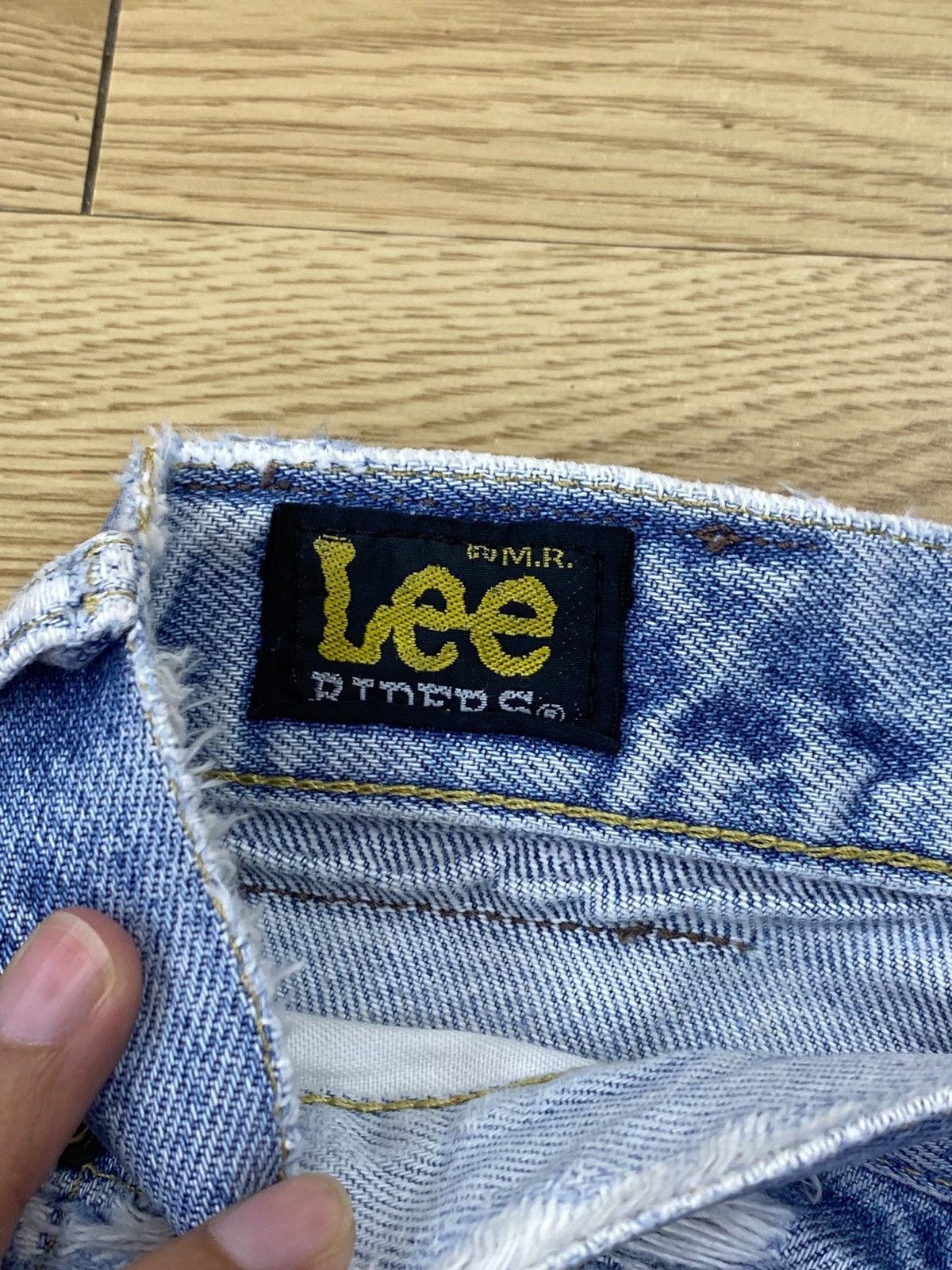 Lee Lee Brand Ripped Whiskers Style Loose Jeans Size US 32 / EU 48 - 14 Thumbnail