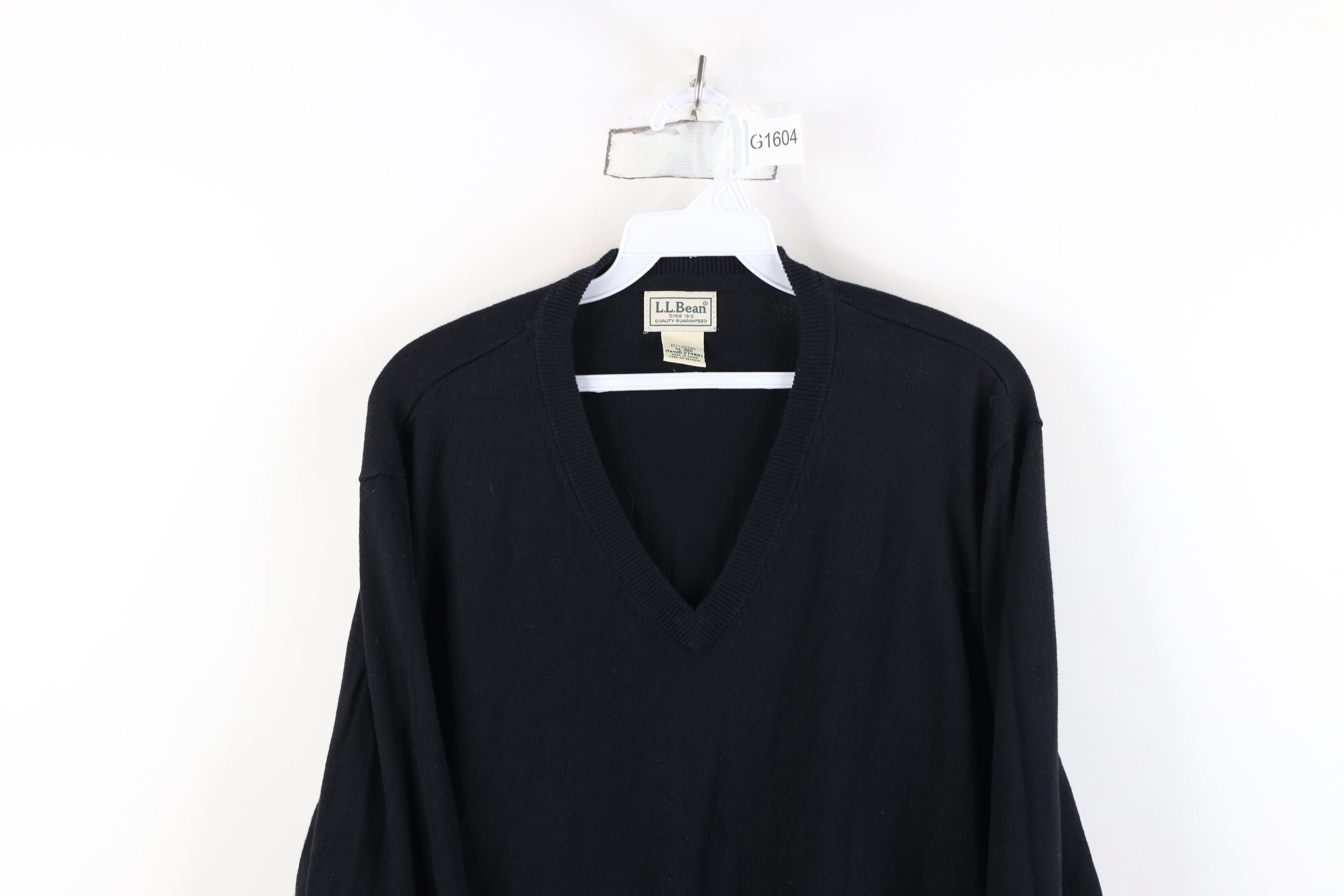 L.L. Bean Vintage LL Bean Cashmere Blend Knit V-Neck Sweater Black Size US XL / EU 56 / 4 - 2 Thumbnail
