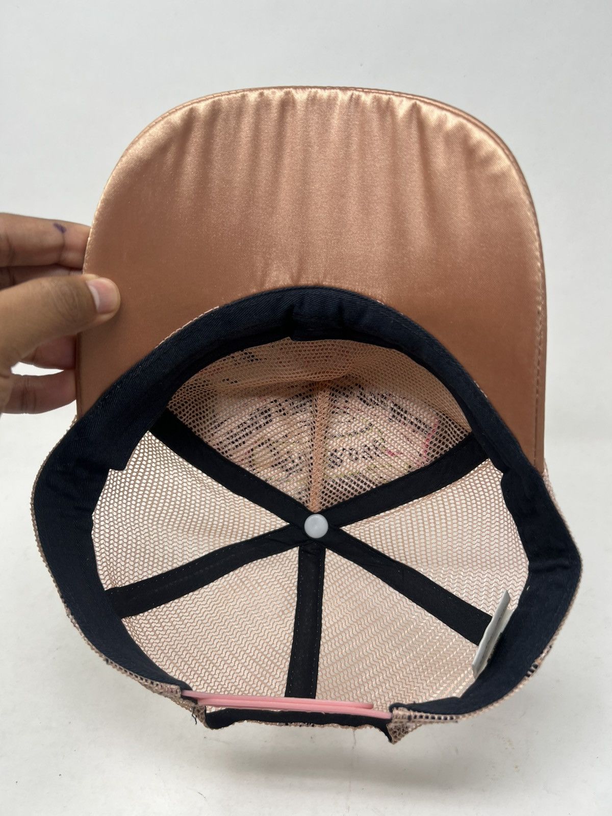 20471120 Fine Rose Fish Archive Trucker Hat Size ONE SIZE - 7 Thumbnail