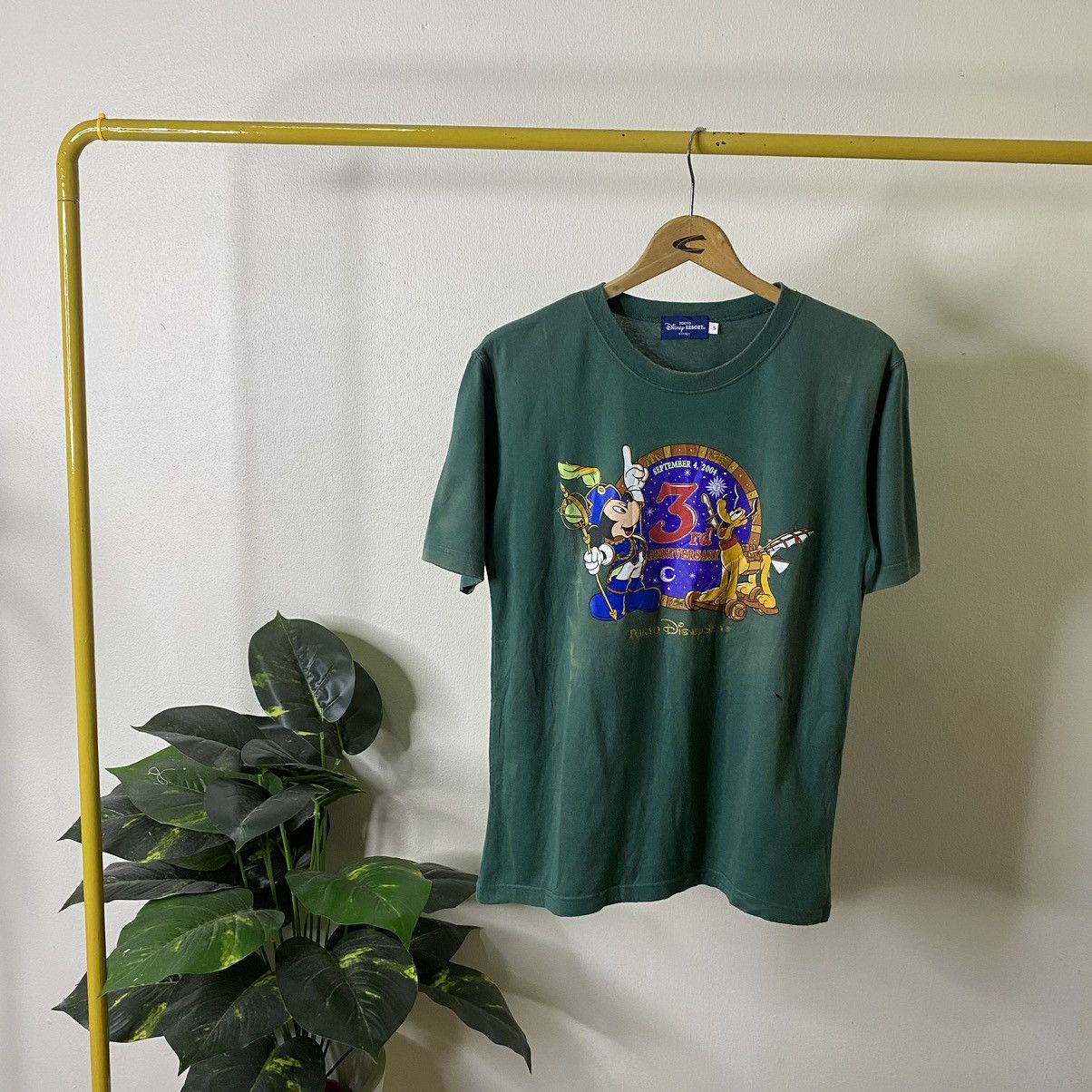 Disney Vintage 2004 Tokyo Disney Sea Resort 3rd Anniversary Tee Size US S / EU 44-46 / 1 - 1 Thumbnail