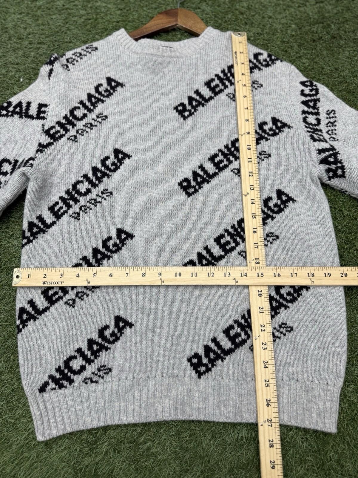 Balenciaga Size Medium- Balenciaga Knit Crewneck Grey Paris Logo $1500 Size US M / EU 48-50 / 2 - 5 Thumbnail
