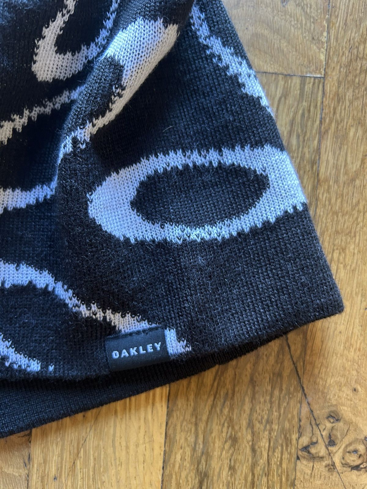 Oakley Ellipse Graphic Beanie Black & White