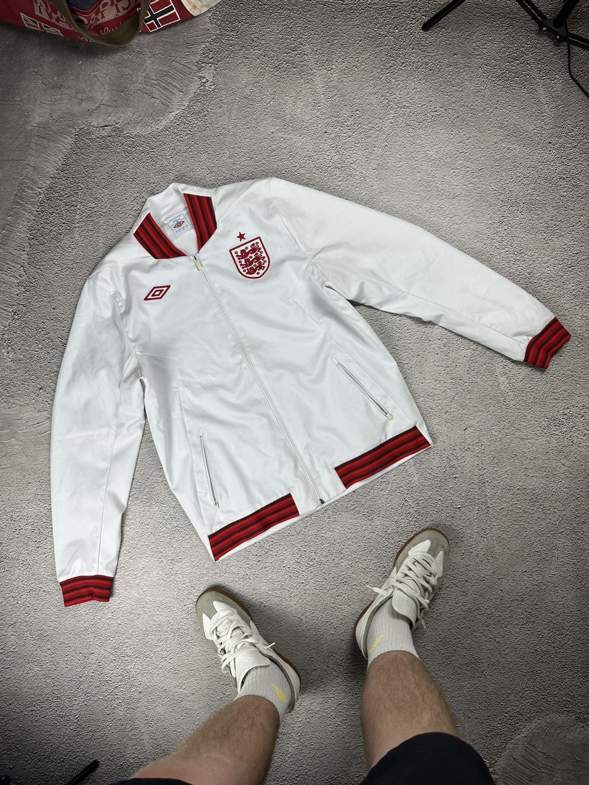 Umbro Umbro England 2012/2013 White Jacket Blockcore Football ⚽️ Size US L / EU 52-54 / 3 - 1 Thumbnail
