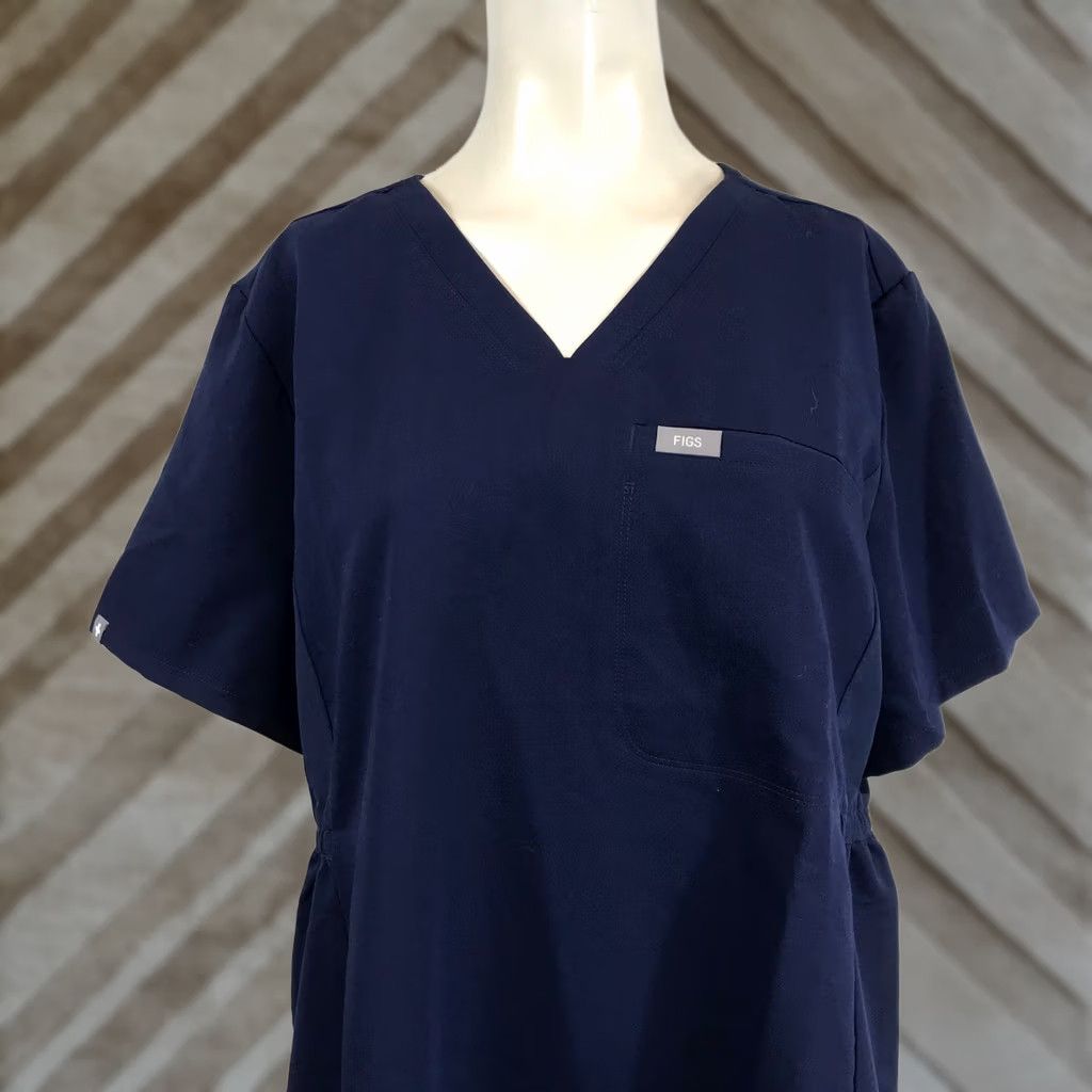 Vintage FIGS Technical Collection V-Neck Scrub Top Navy Blue XL Short Sleeve Pocket Womens Size US XL / EU 56 / 4 - 1 Thumbnail