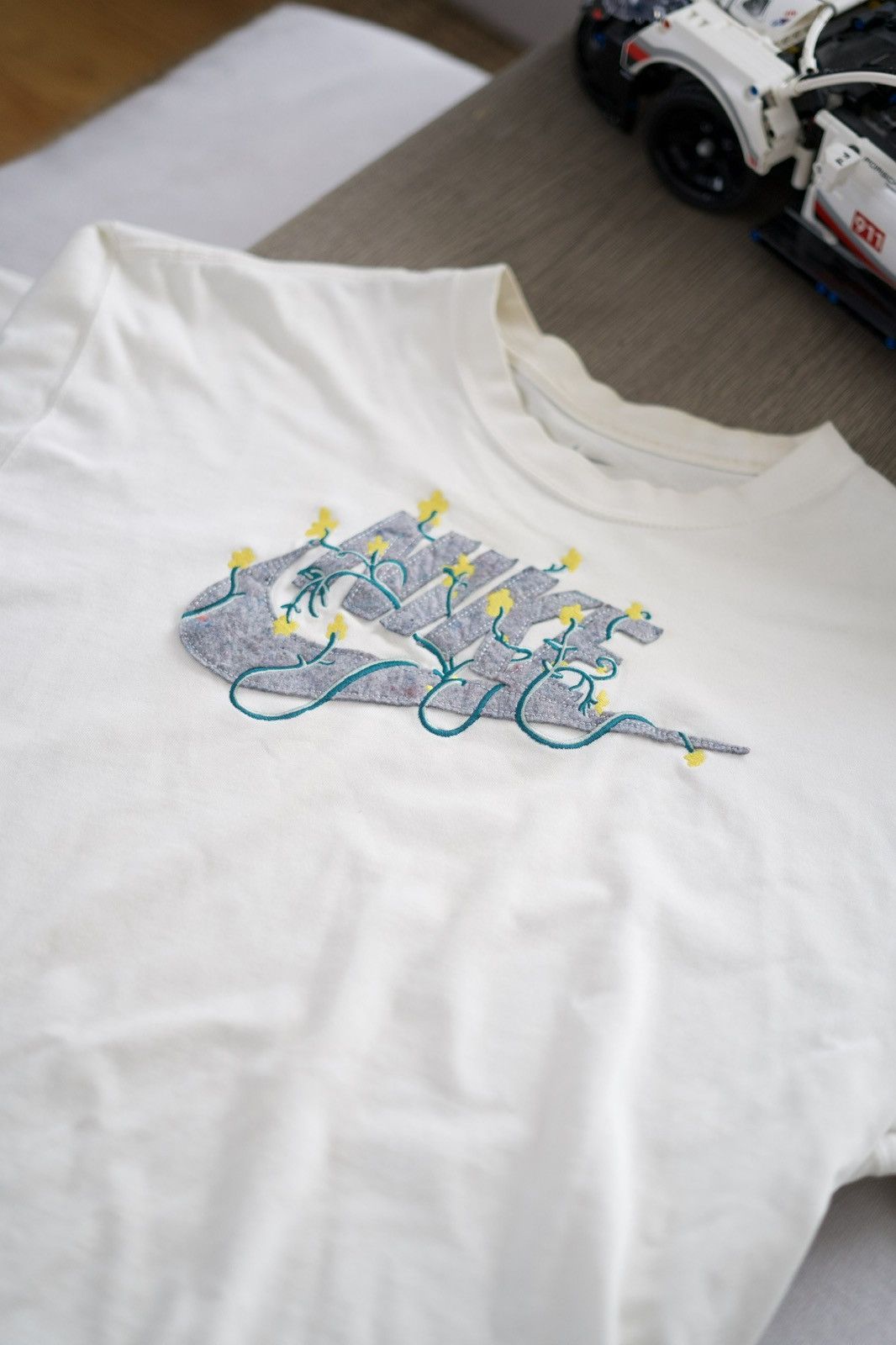 Nike Nike Logo Tee Recycled Floral Print Size US M / EU 48-50 / 2 - 2 Thumbnail