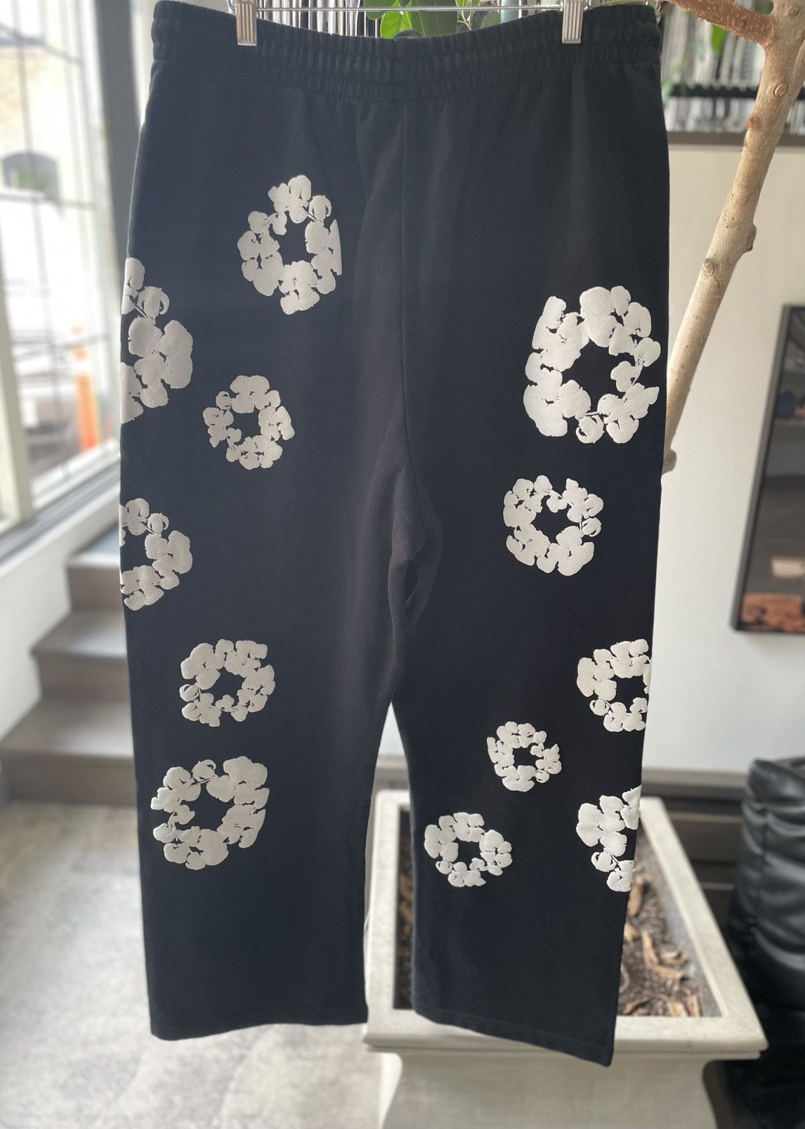DENIM TEARS Denim Tears The Cotton Wreath Sweatpants Size US 38 / EU 54 - 3 Thumbnail
