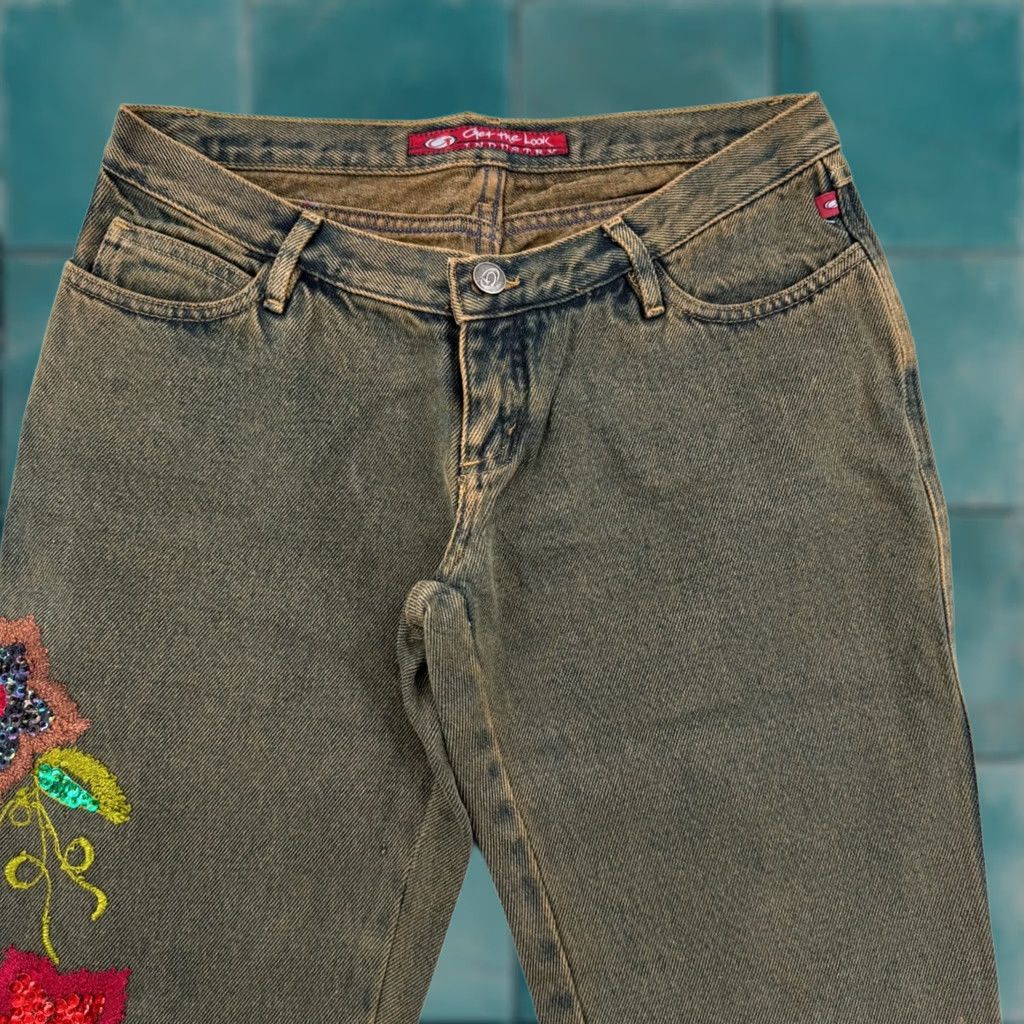 Olive VINTAGE Floral Embroidered Sequin Tinted Wash Flare Jeans Olive Brown Size 6 Size 28" / US 6 / IT 42 - 1 Thumbnail