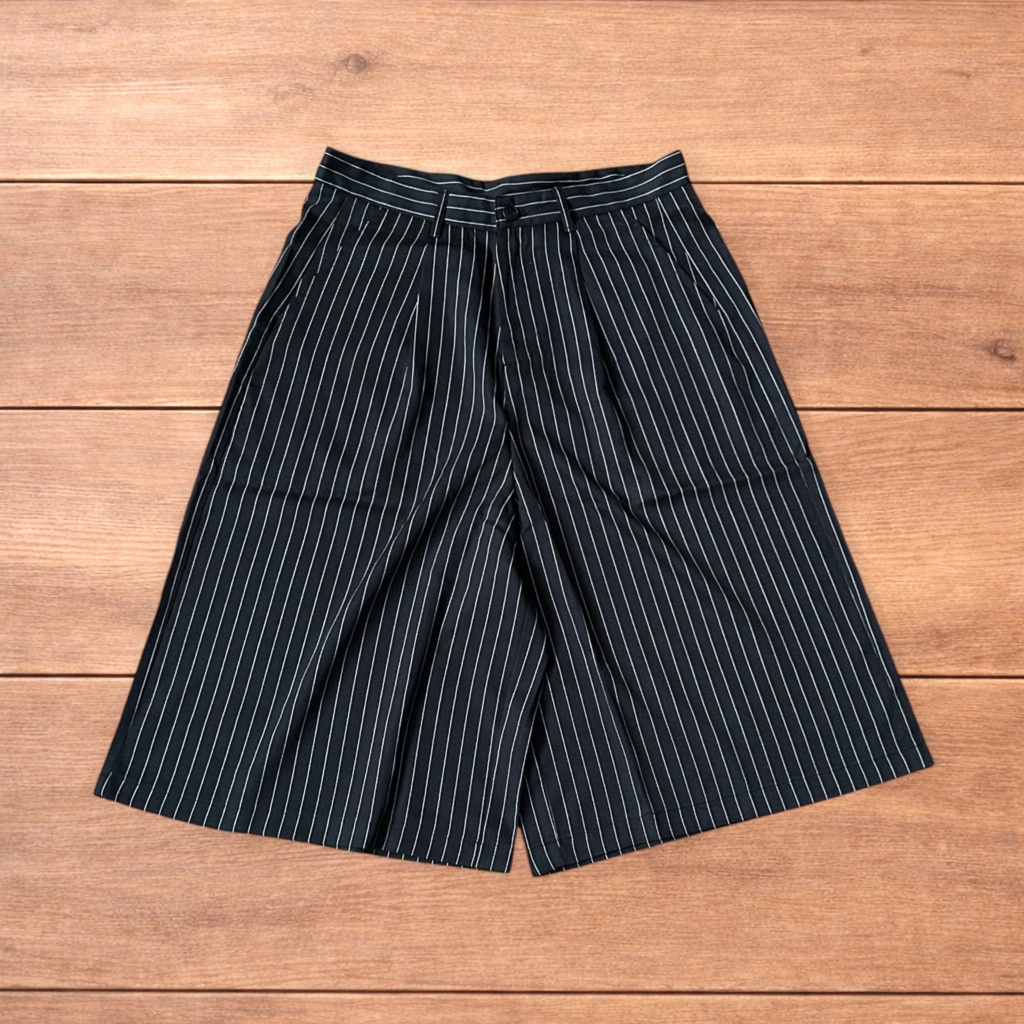 Japanese Brand Baggy wide long pinstripe tailored shorts jorts in black. Size US 34 / EU 50 - 1 Thumbnail