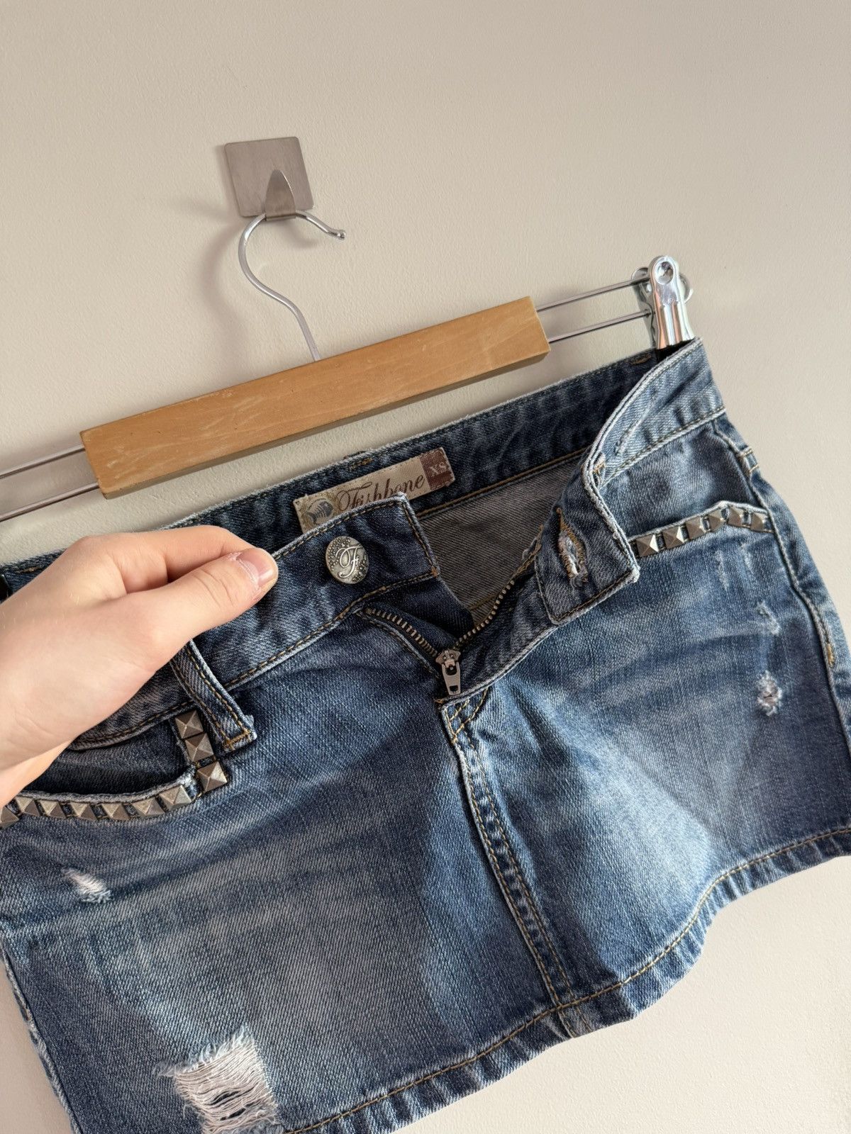 Vintage Fishbone Studded Denim Mini Skirt Y2K Low Rise Size 26" / US 2 / IT 38 - 4 Thumbnail