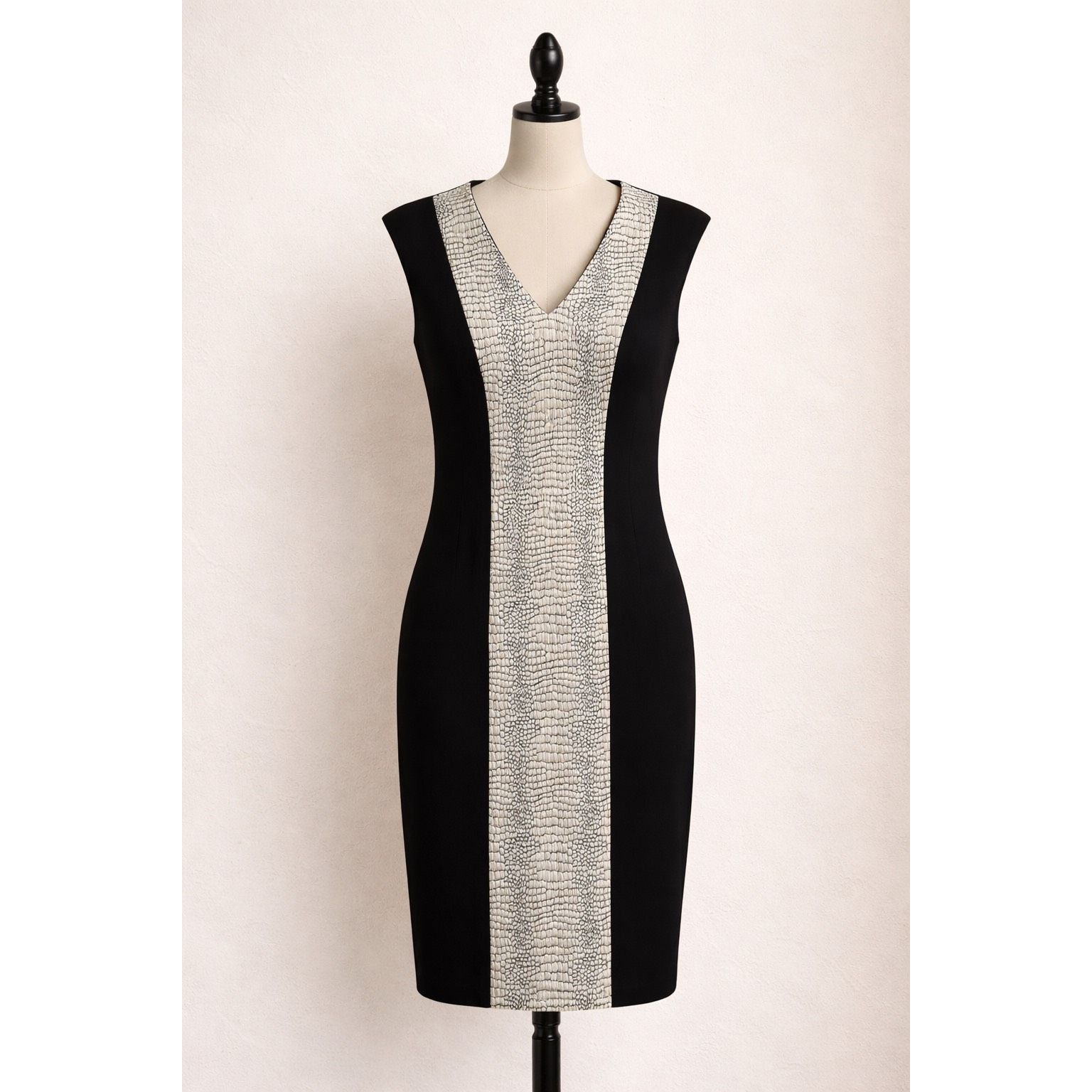 Calvin Klein Calvin Klein Black Sheath Dress Size 12 Sleeveless V-Neck Contrast Panel Size XL / US 12-14 / IT 48-50 - 1 Thumbnail