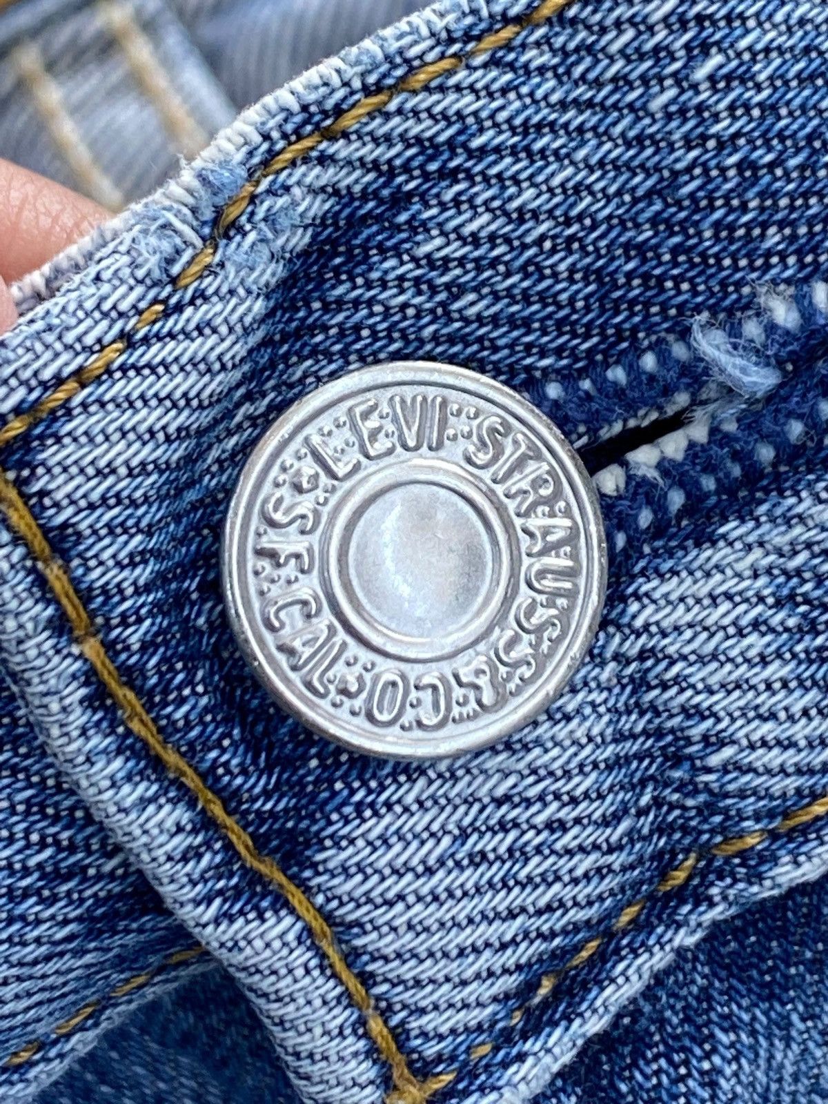 Levi's Vintage Clothing Vintage Y2K Levi’s Faded Wash Distressed Loose Jeans Size US 36 / EU 52 - 14 Thumbnail