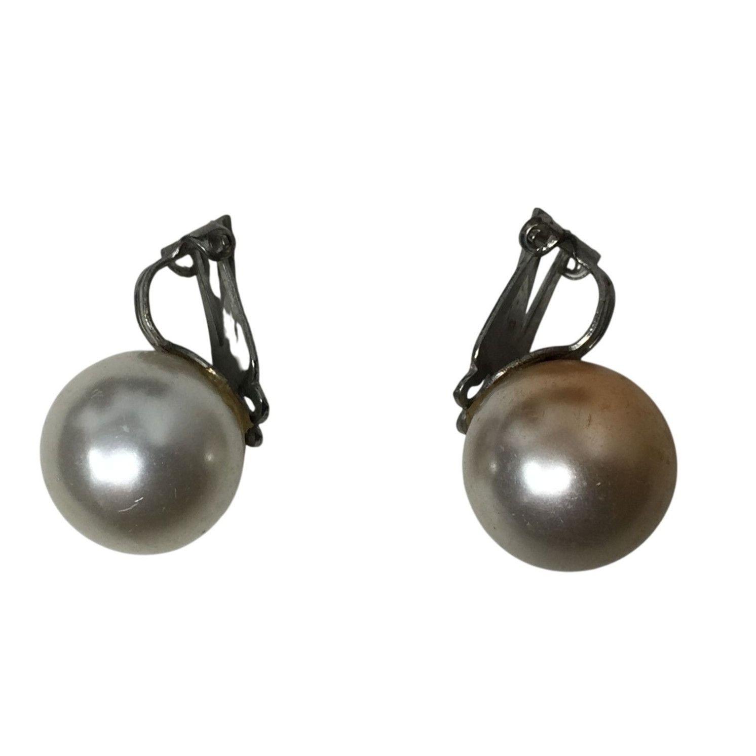 Other Women's Faux White and Silver tone Shiny Pearl Clip on Earri Size ONE SIZE - 1 Thumbnail