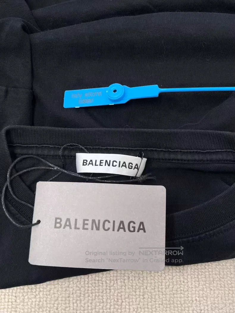 Balenciaga Balenciaga Red Letter Logo Wheat Embossed Crewneck Short S Size XS / US 0-2 / IT 36-38 - 4 Thumbnail