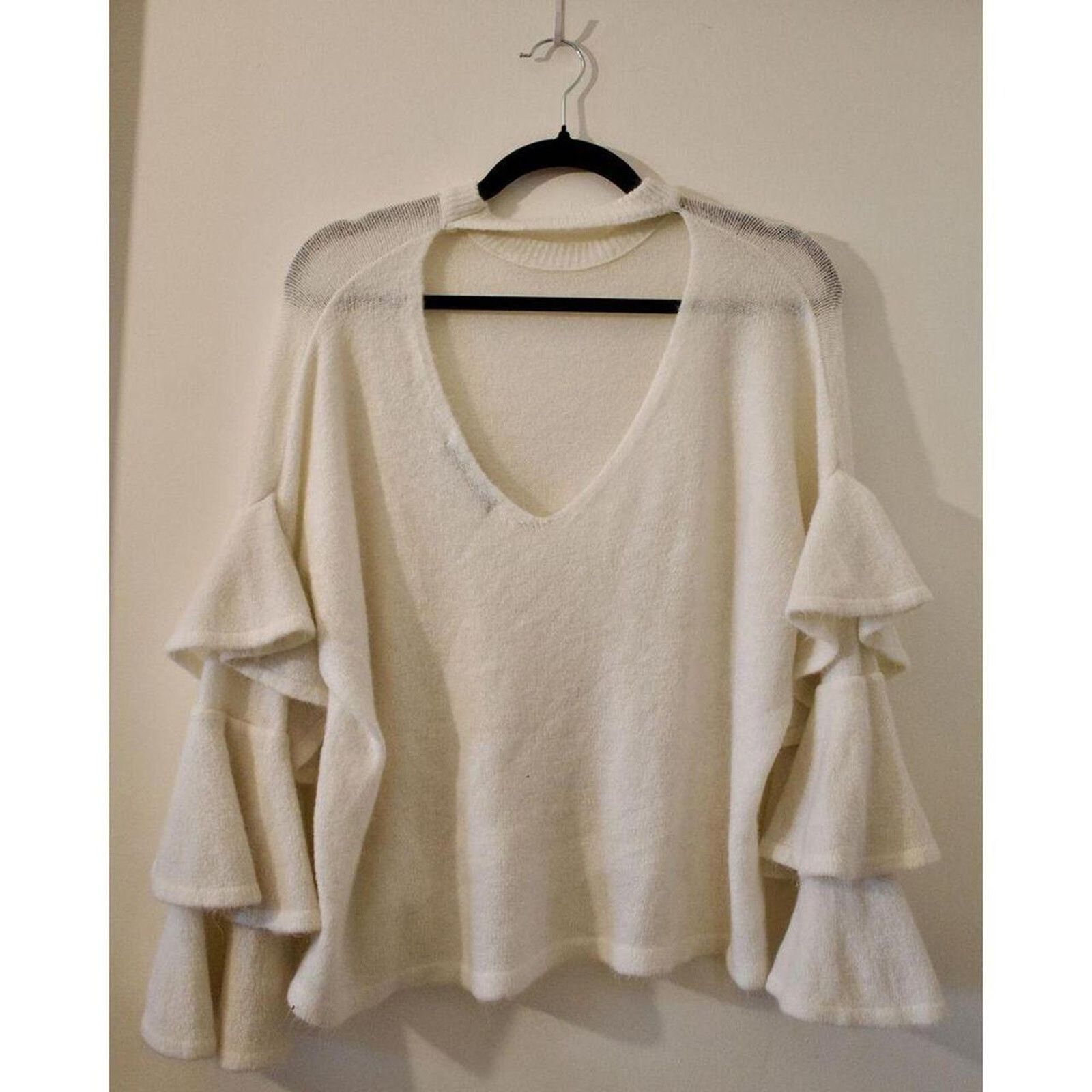The Unbranded Brand Olivaceous womens ivory ruffle sleeve Size M / US 6-8 / IT 42-44 - 1 Thumbnail