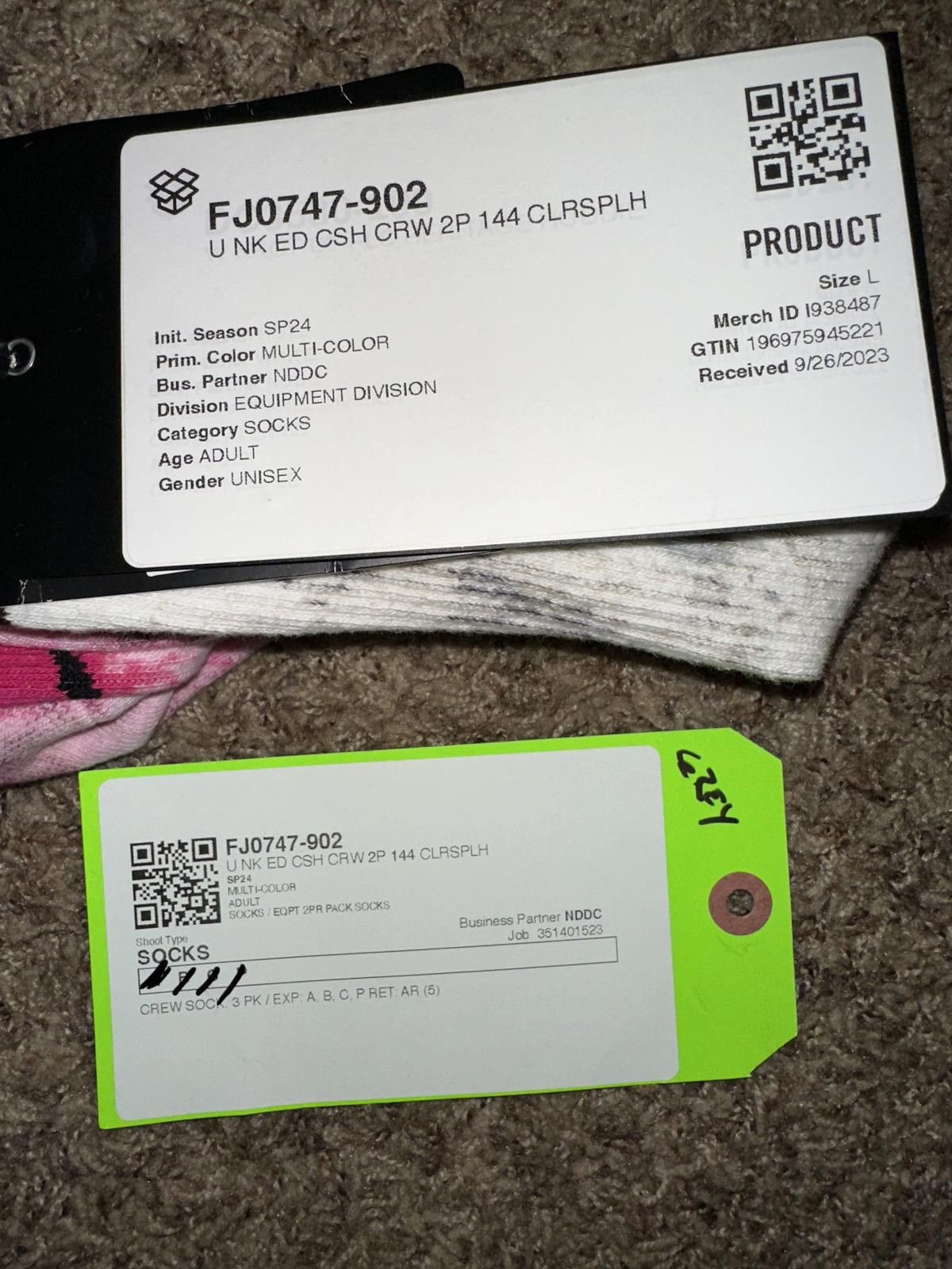 Nike Nike Adult Unisex Everyday Plus Cushioned Crew 2 Pair Pack Tie-Dye Socks Sample Size ONE SIZE - 9 Thumbnail