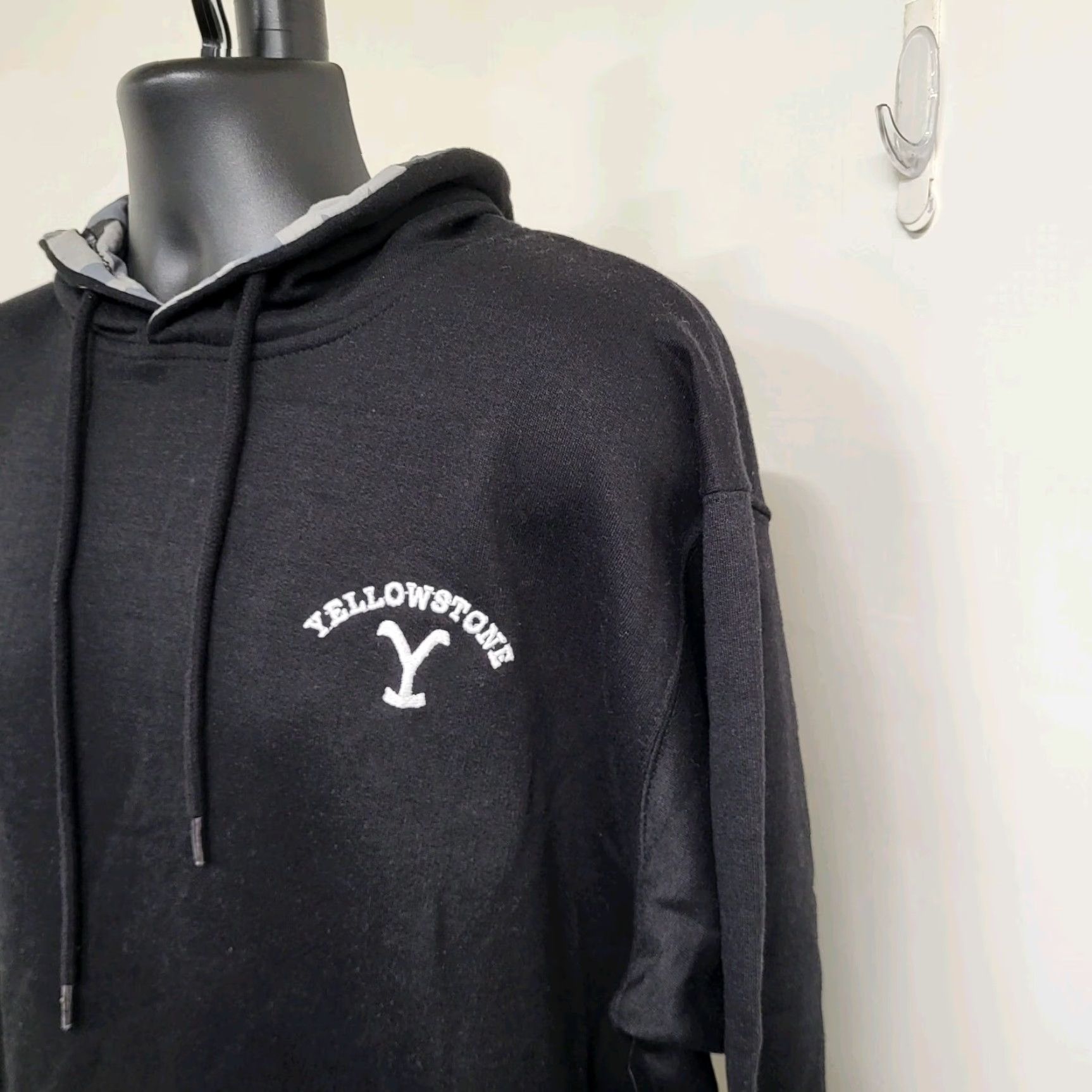 Logo 7 Yellowstone Dutton Ranch Logo Hoodie Adult XL Black Gray Southwestern Size US XL / EU 56 / 4 - 3 Thumbnail