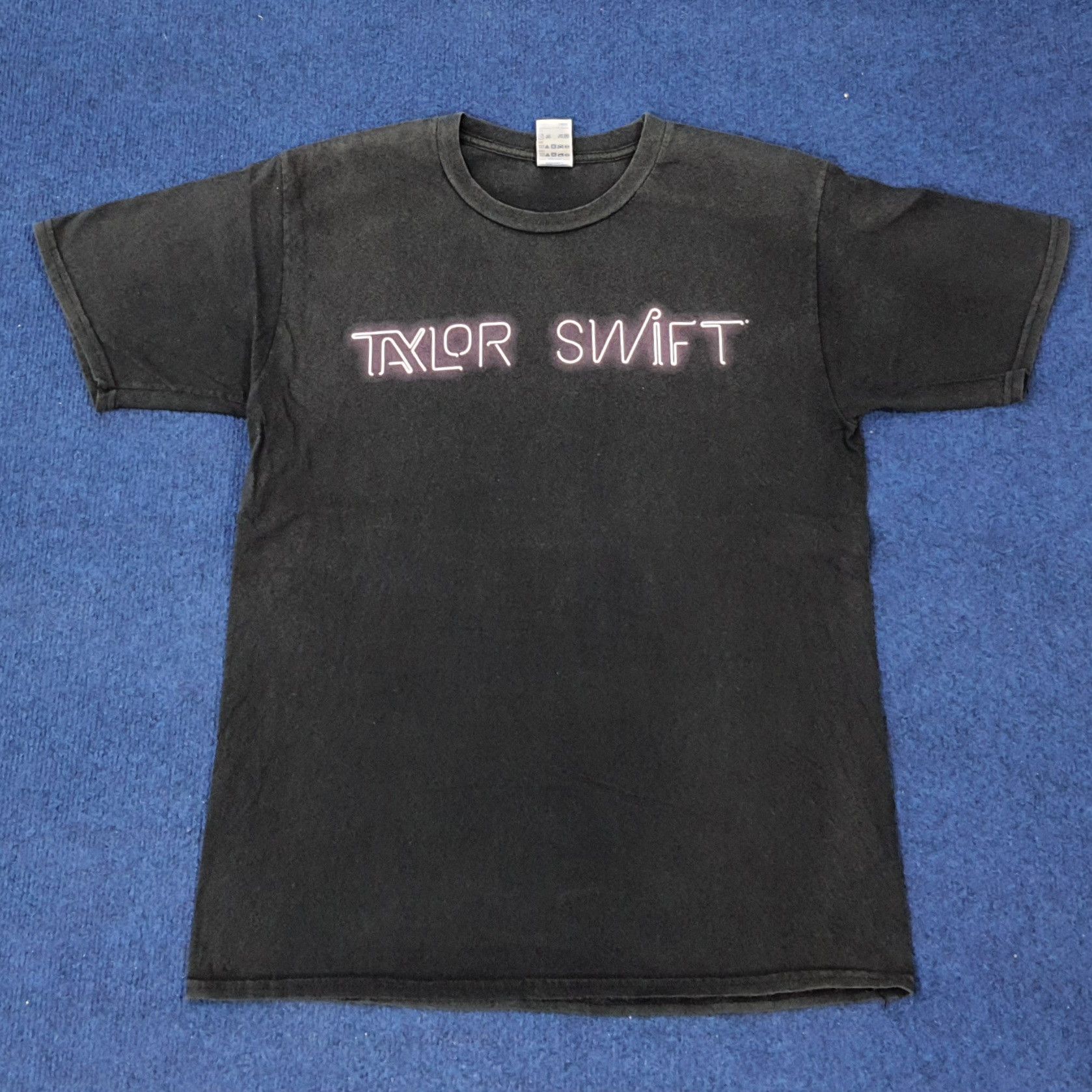 Band Tees × Vintage Vintage Taylor Swift The 1989 World Tour Tshirt C219N34 Size US S / EU 44-46 / 1 - 1 Thumbnail