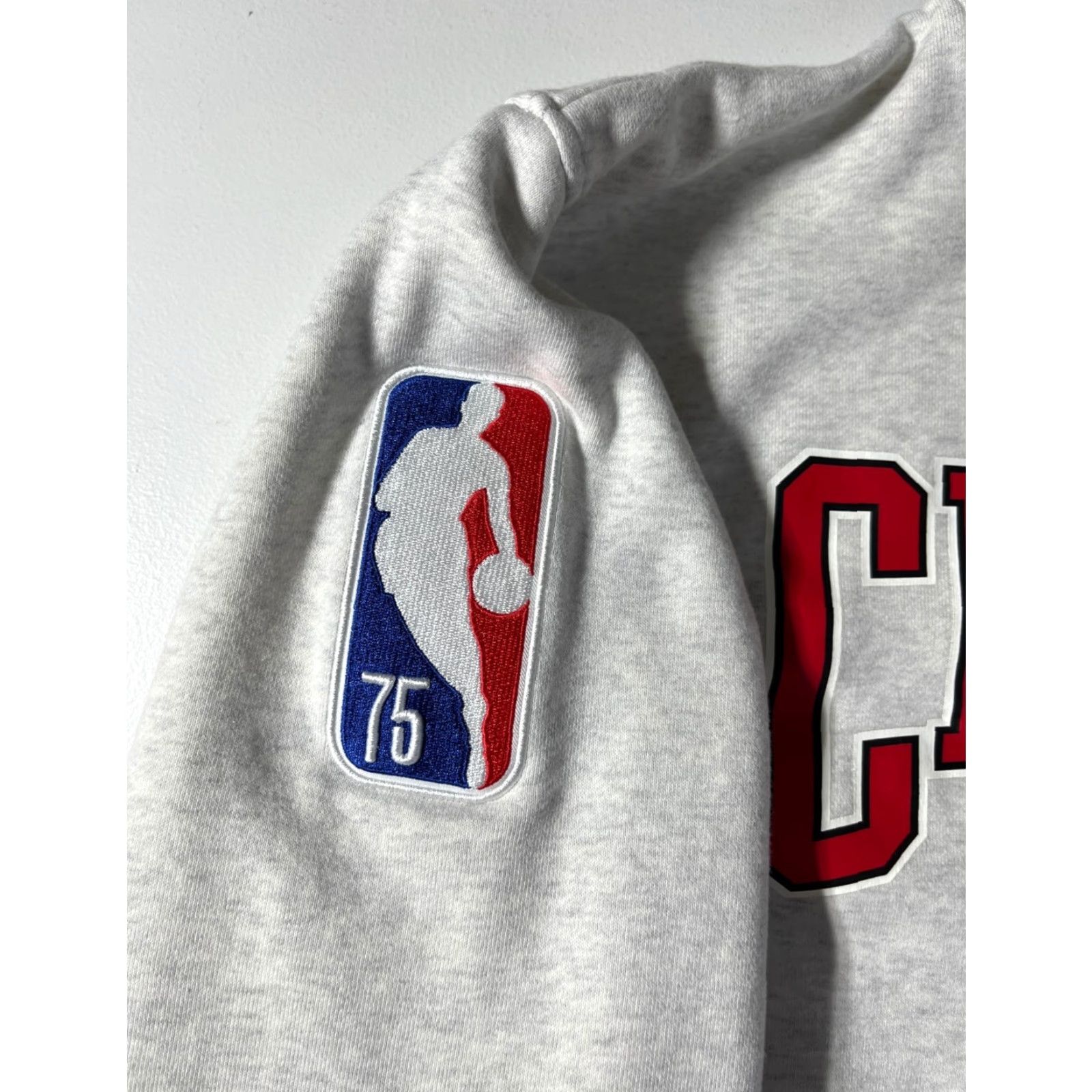 Nike Nike Chicago Bulls 75th Anniversary Courtside Ivy League Pullover Sweatshirt XL Gray Men Size US XL / EU 56 / 4 - 6 Thumbnail