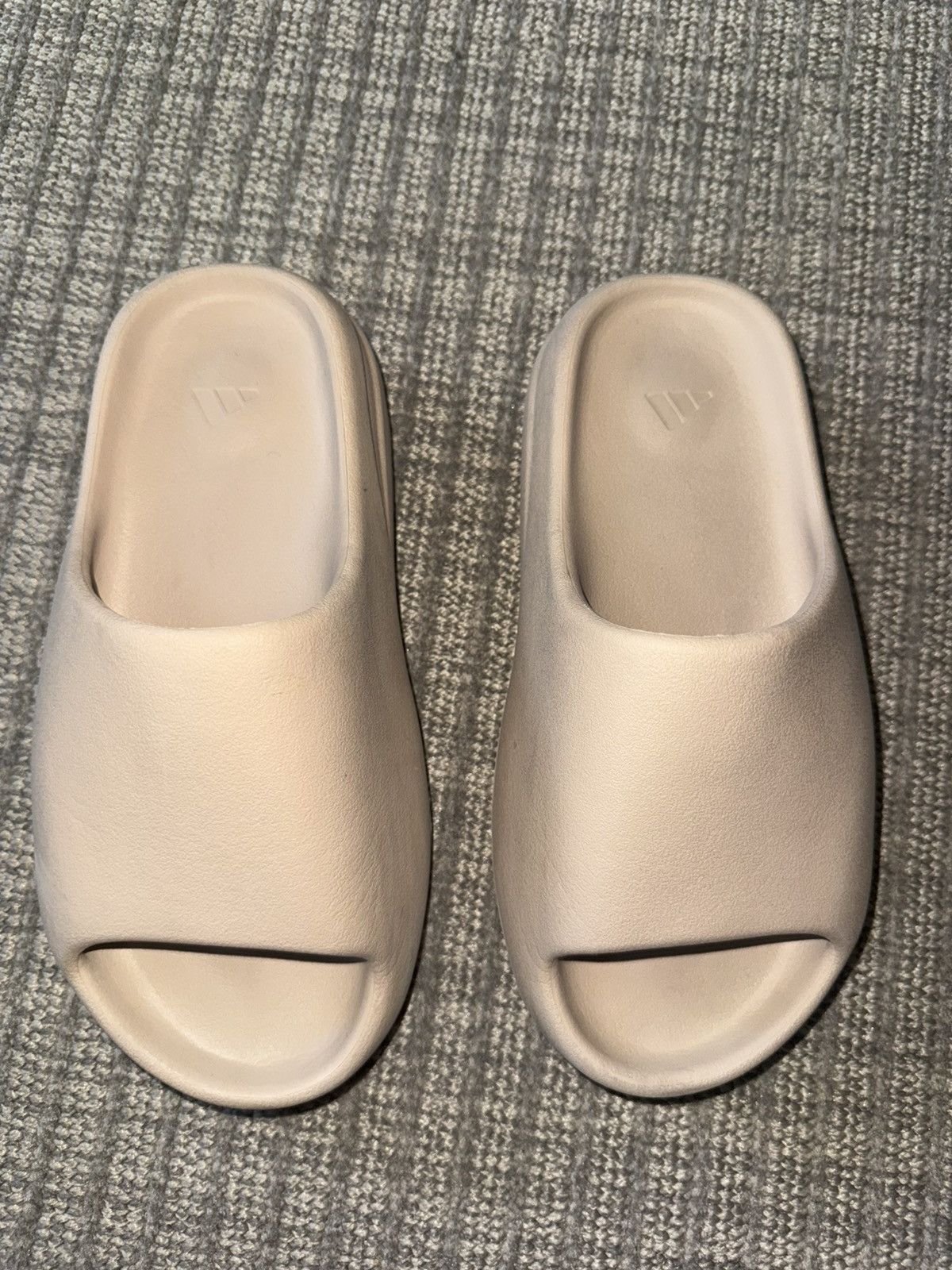 Yeezy slides size
