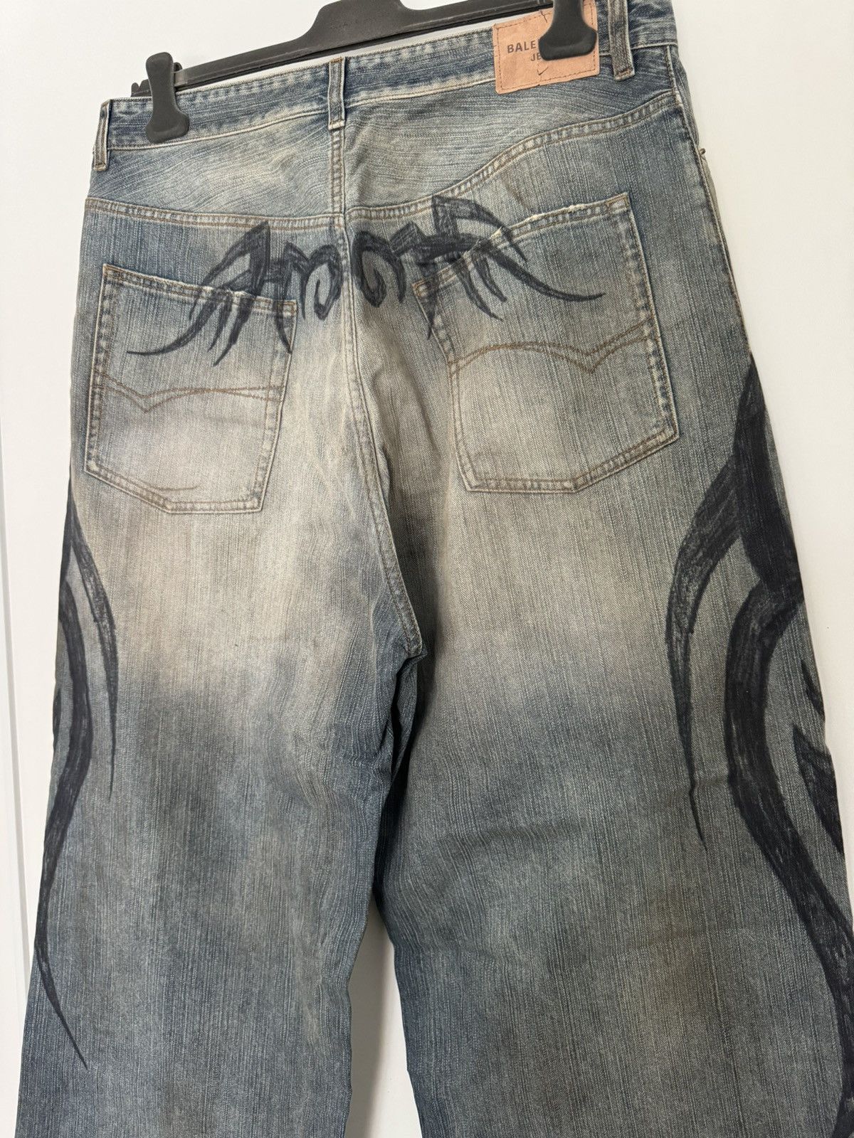Balenciaga Balenciaga Y2K Wide-Leg Distressed Printed Jeans Size US 34 / EU 50 - 5 Thumbnail