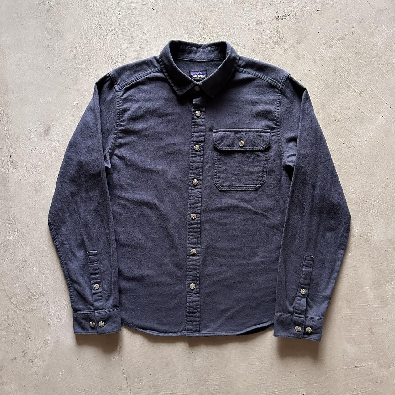 Patagonia patagonia navy blue button up shirt Size US S / EU 44-46 / 1 - 1 Thumbnail