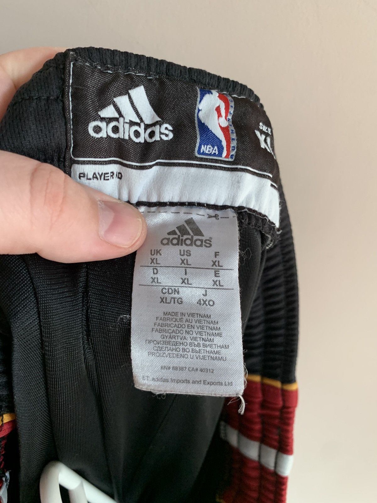 NBA MIAMI HEAT NBA ADIDAS SHORTS 2013 BLACK XL MENS Size US 36 / EU 52 - 8 Thumbnail