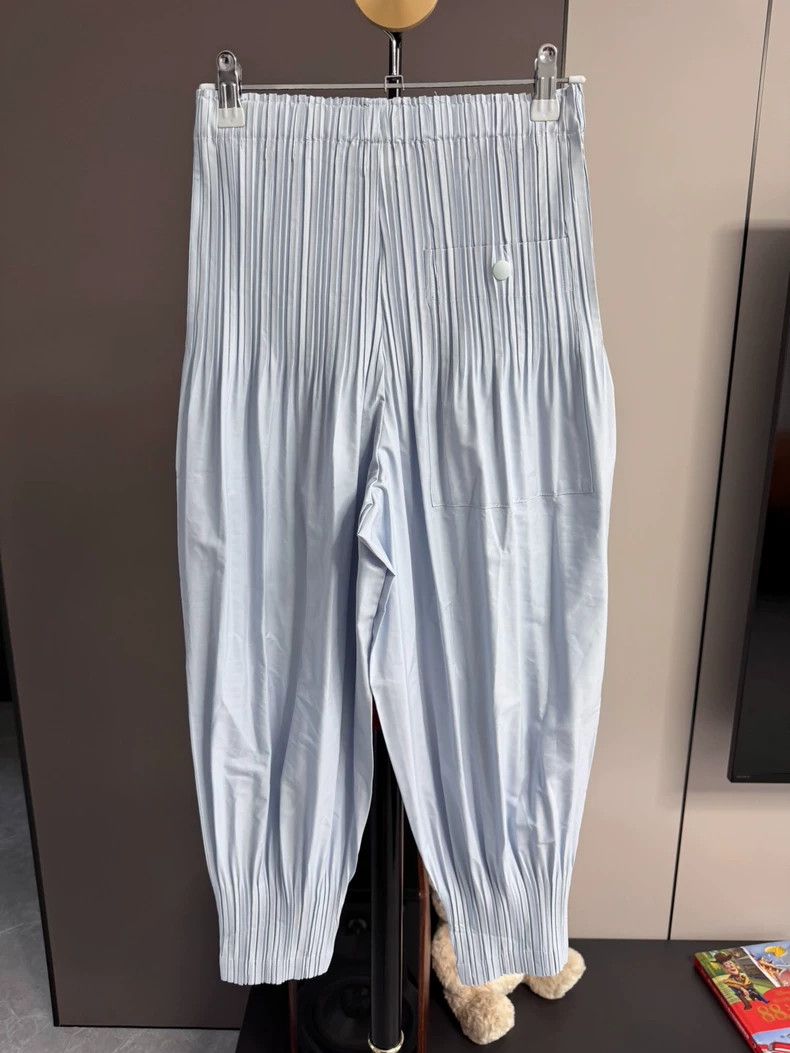 Issey Miyake Issey Miyake size:2 Baby blue pleated puff pants Size 23" - 2 Thumbnail