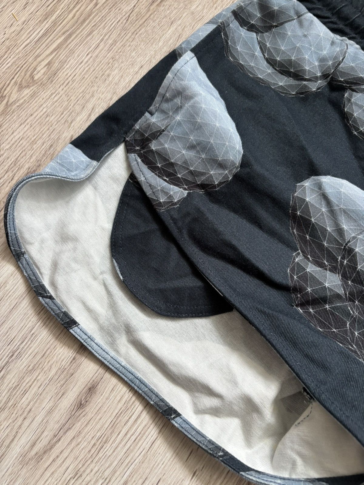 Julian Zigerli Julian Zigerli Geometric Cloud Print Running Shorts – Size S Size US 30 / EU 46 - 5 Thumbnail