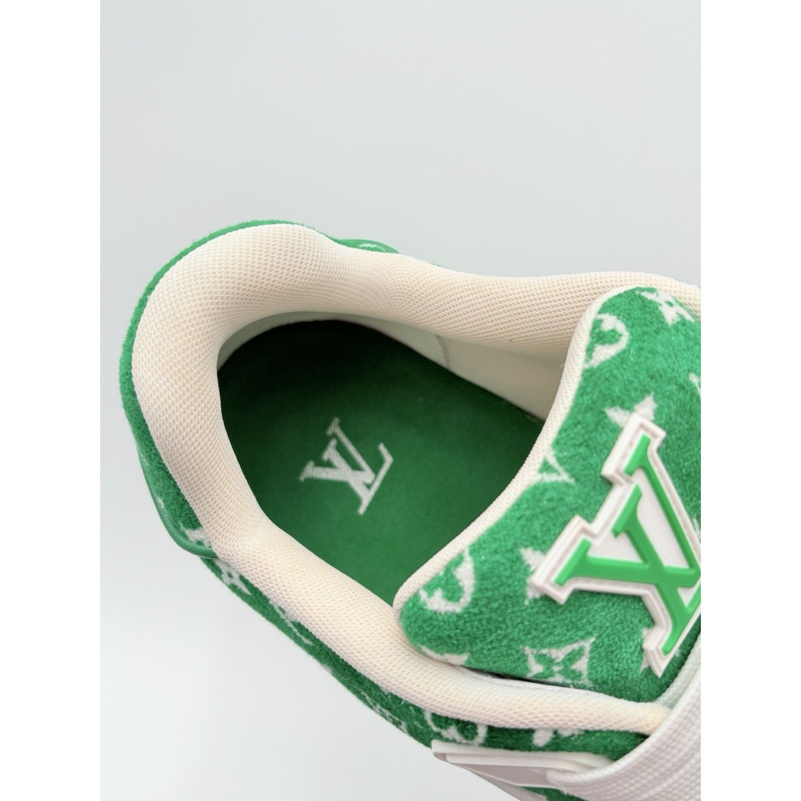 Louis Vuitton Louis Vuitton Trainer ' Green White Monogram ' | GREAT! Size US 10 / EU 43 - 6 Thumbnail