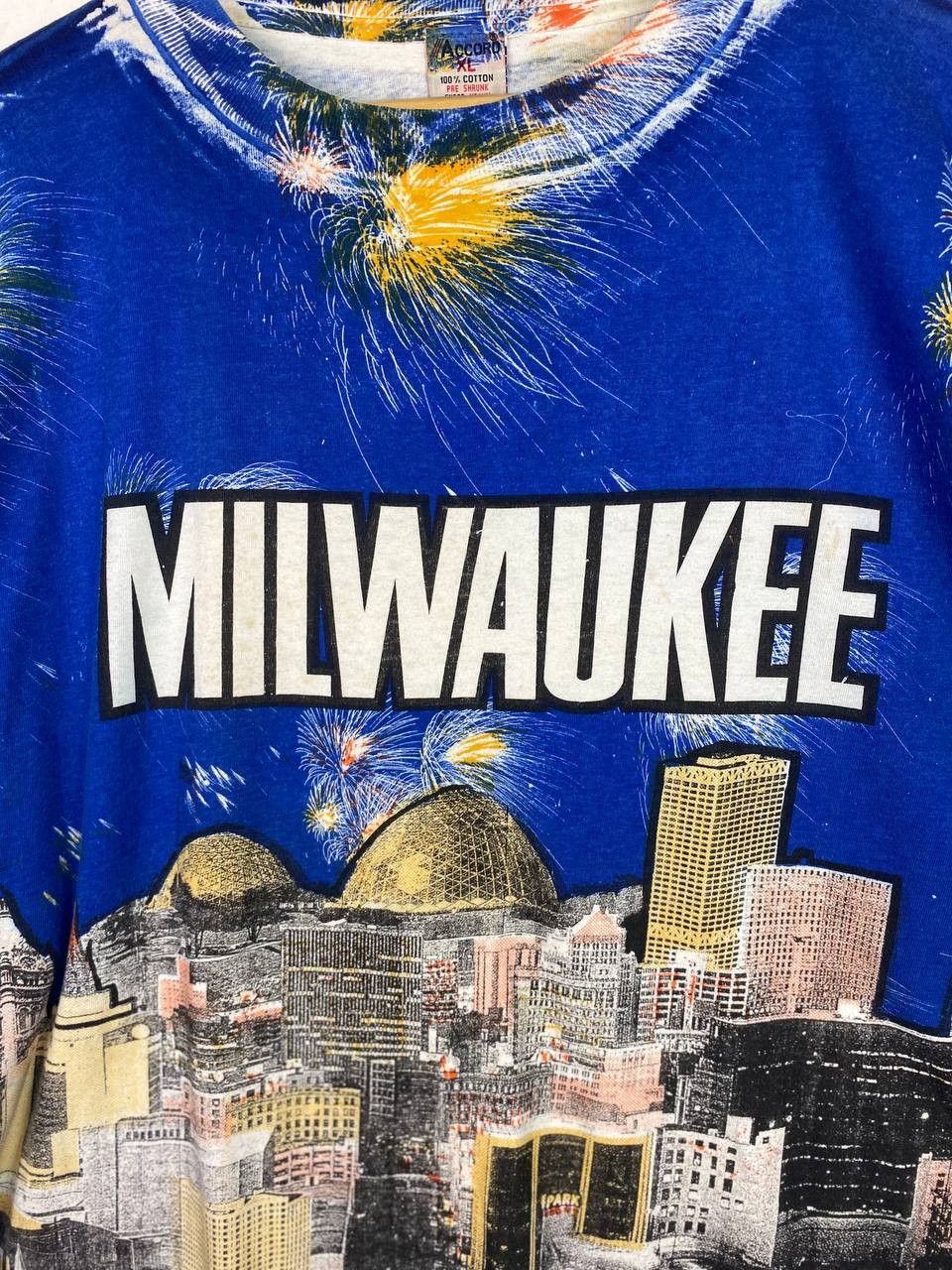 Vintage vintage milwaukee all over print tee nice design Size US XL / EU 56 / 4 - 2 Thumbnail