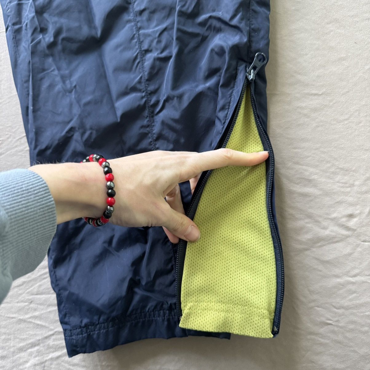 Old Navy Vintage Old Navy Nylon Windbreaker Pants Size US 37 - 4 Thumbnail