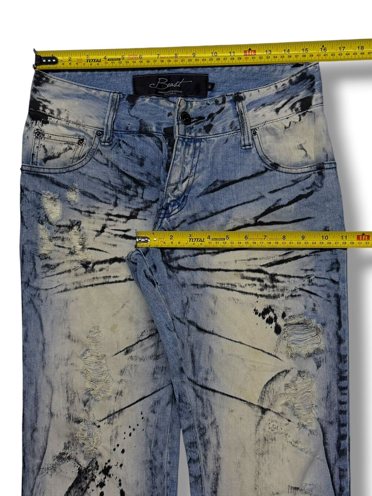 Japanese Brand Vintage Y2K Beast Japanese Distressed Denim Jeans | W31 Size US 31 - 15 Thumbnail
