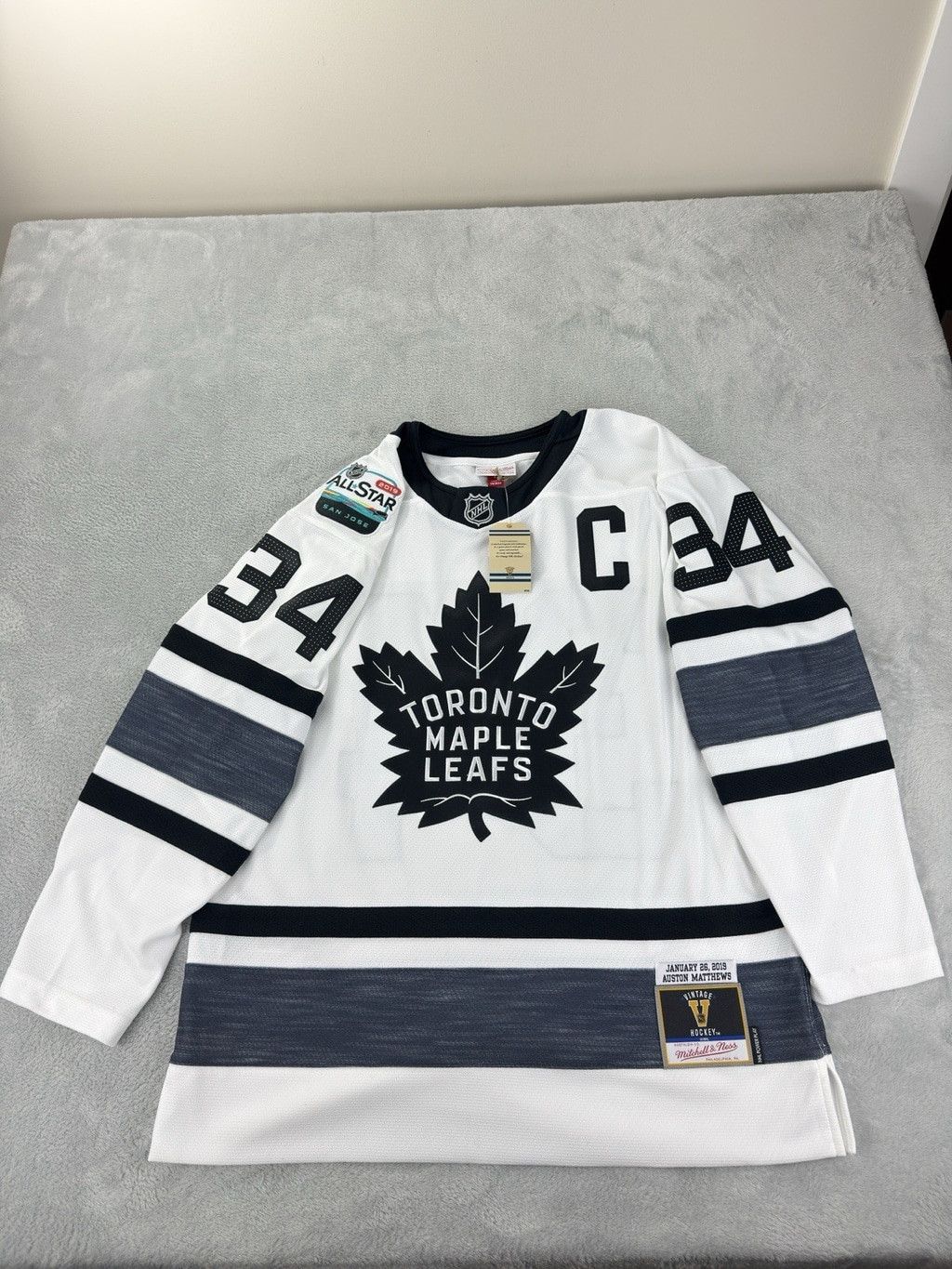 Mitchell & Ness Mitchell & Ness NWT Men's Sz Large Austin Matthews 2019 NHL Size US L / EU 52-54 / 3 - 1 Thumbnail