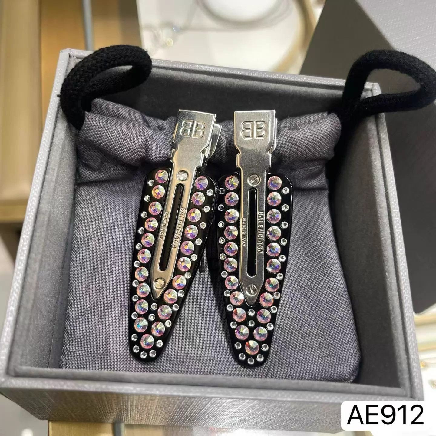 Balenciaga Balenciaga hair clip very new box dust bag AE912 Size ONE SIZE - 2 Thumbnail