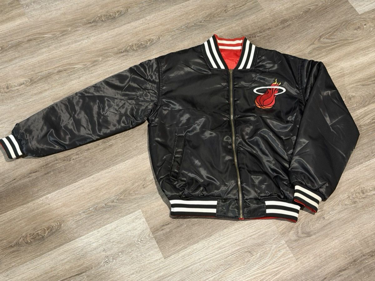 Majestic Majestic Miami Heat Reversible Satin Bomber Jacket Sz Medium Size US M / EU 48-50 / 2 - 6 Thumbnail
