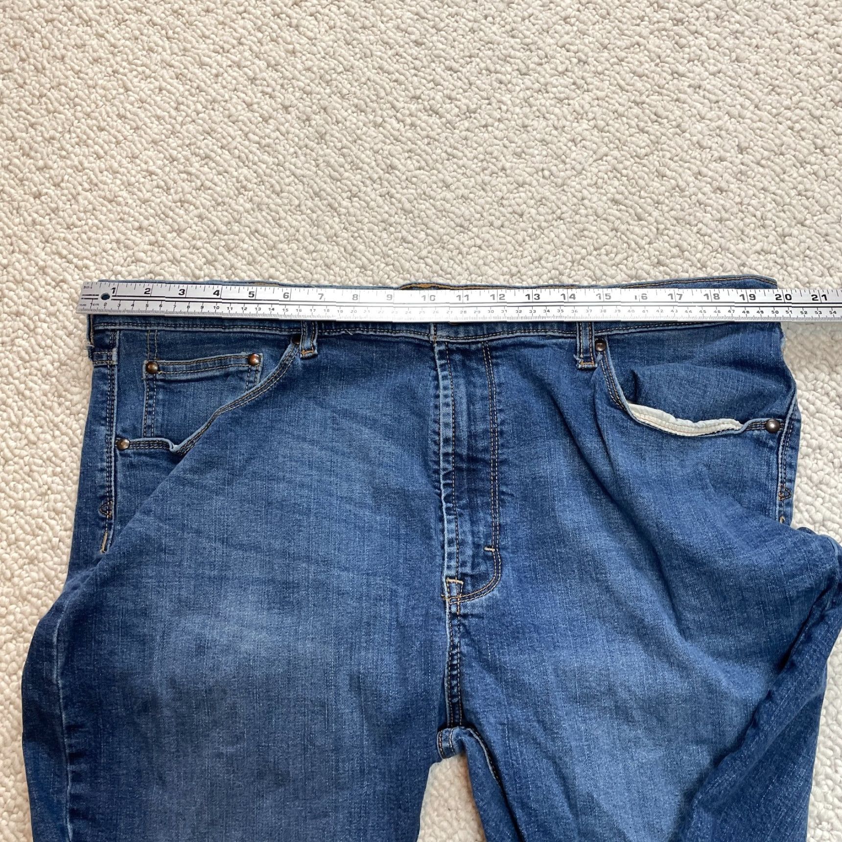 Wrangler Wrangler Jeans Regular Taper Mens Size 40 X 32 Medium Wash Denim High Rise Solid Size US 40 / EU 56 - 5 Thumbnail
