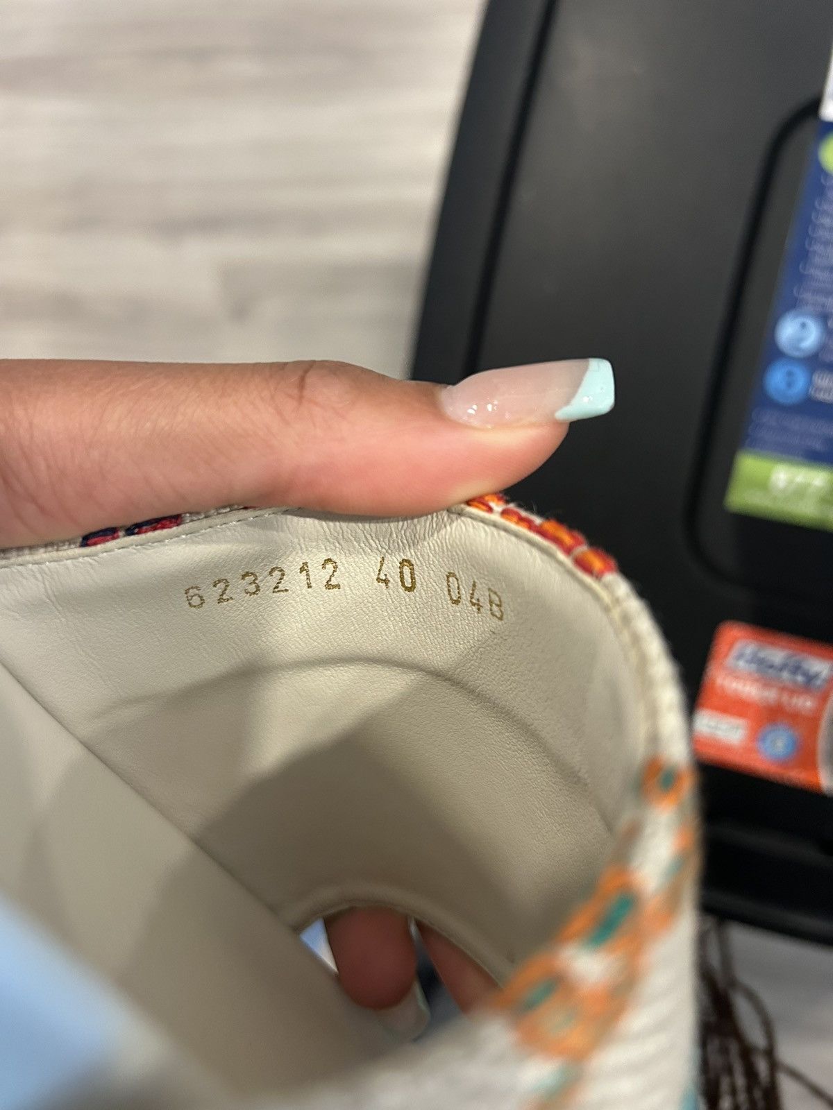 Gucci Gucci Colorful Logo Sandals Size US 10 / IT 40 - 14 Thumbnail