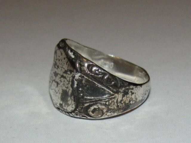 Designer Shield Shaped Antiqued Sterling Silver Signet Ring Size ONE SIZE - 4 Thumbnail