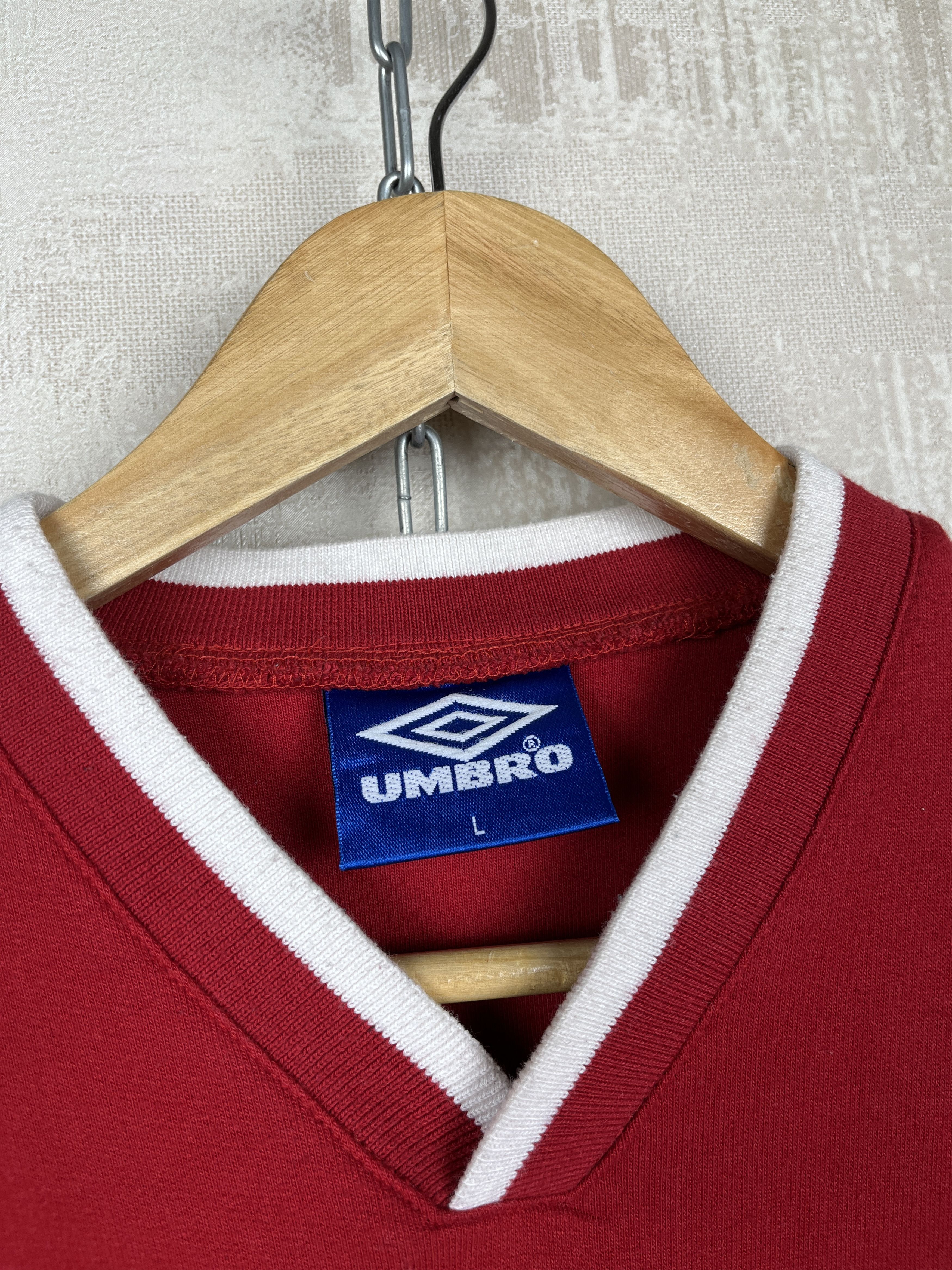 Umbro Vintage Umbro 90's V-neck Sweatshirt Size US L / EU 52-54 / 3 - 6 Thumbnail