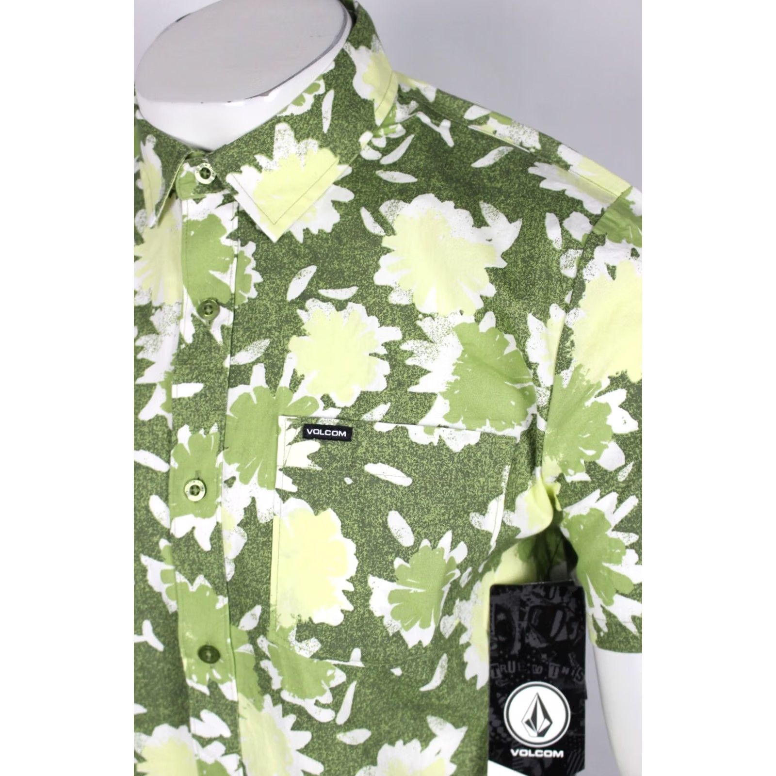 Volcom Volcom Men’s Non Floral Short Sleeve Button Shirt M Medium Green Volcom Shirt Button-Up Casual Beach Outdoor 100% Cotton Men’s Button Shirts Green M Size US M / EU 48-50 / 2 - 3 Thumbnail