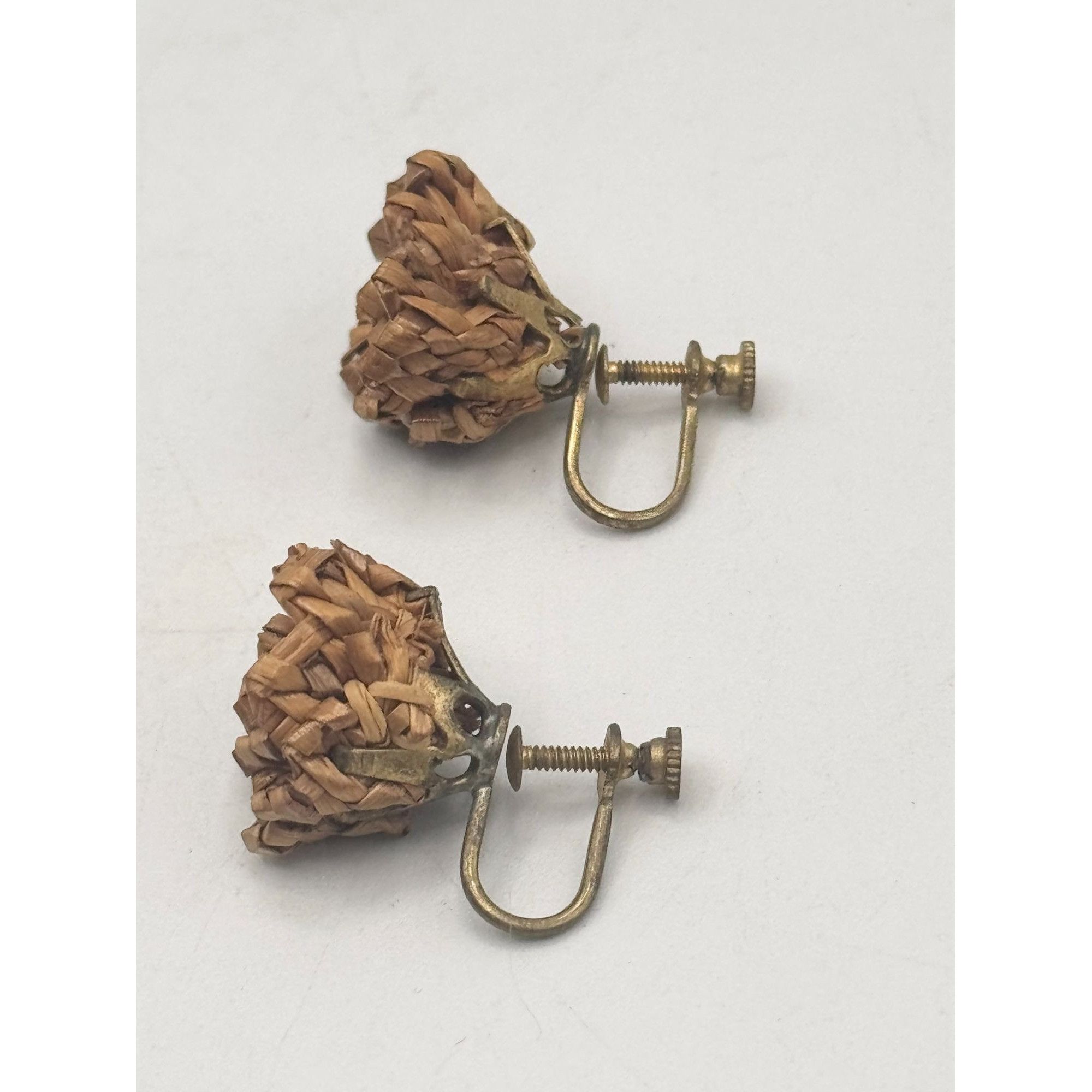 Vintage Vintage woven flower screw back earrings Size ONE SIZE - 3 Thumbnail