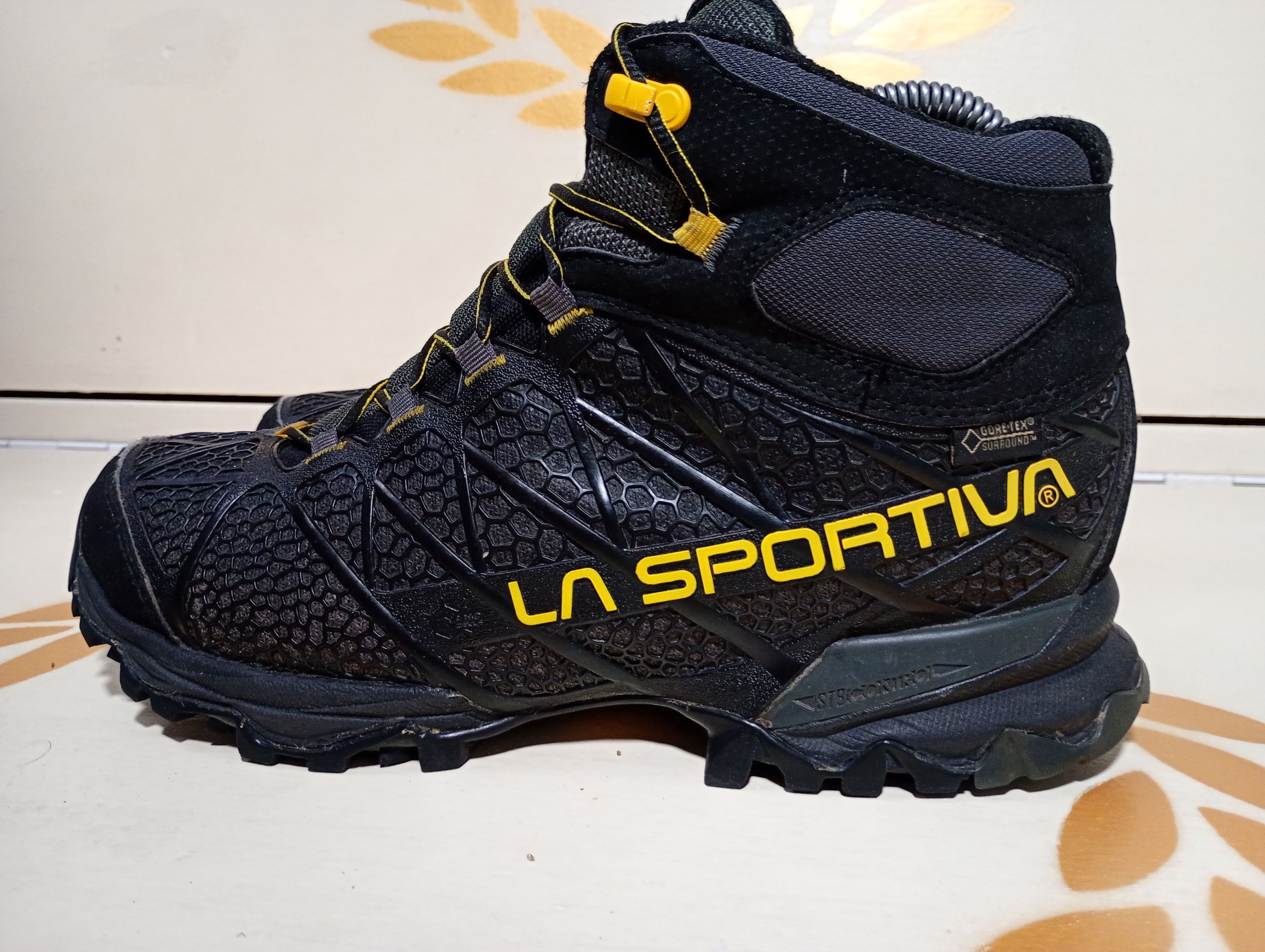 La Sportiva La Sportiva Core High GTX Boots Size US 8.5 / EU 41-42 - 1 Thumbnail