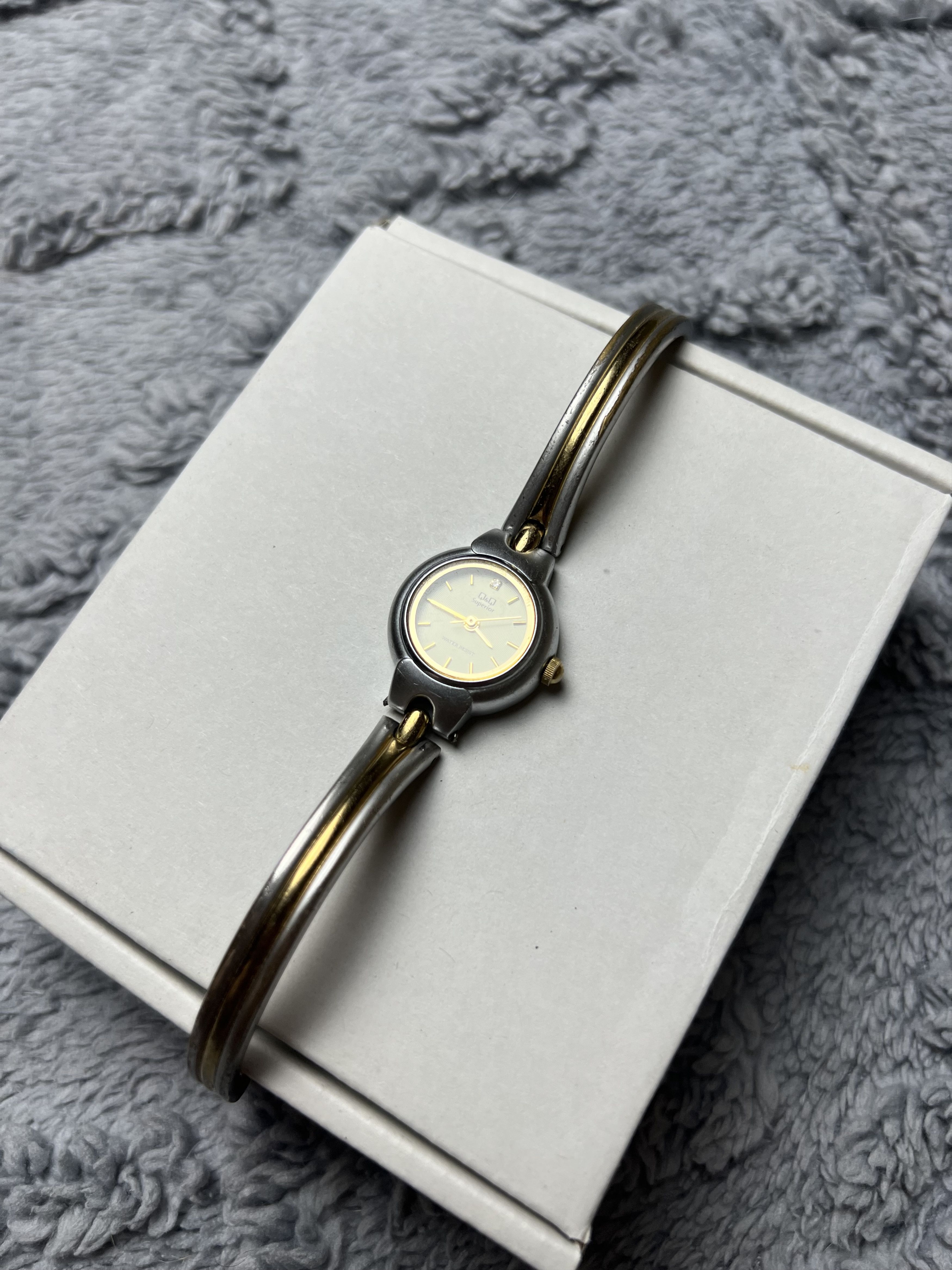 Vintage Futuristic Minimalistic Q&Q Japanese Style Bracelet Watch Size ONE SIZE - 7 Thumbnail