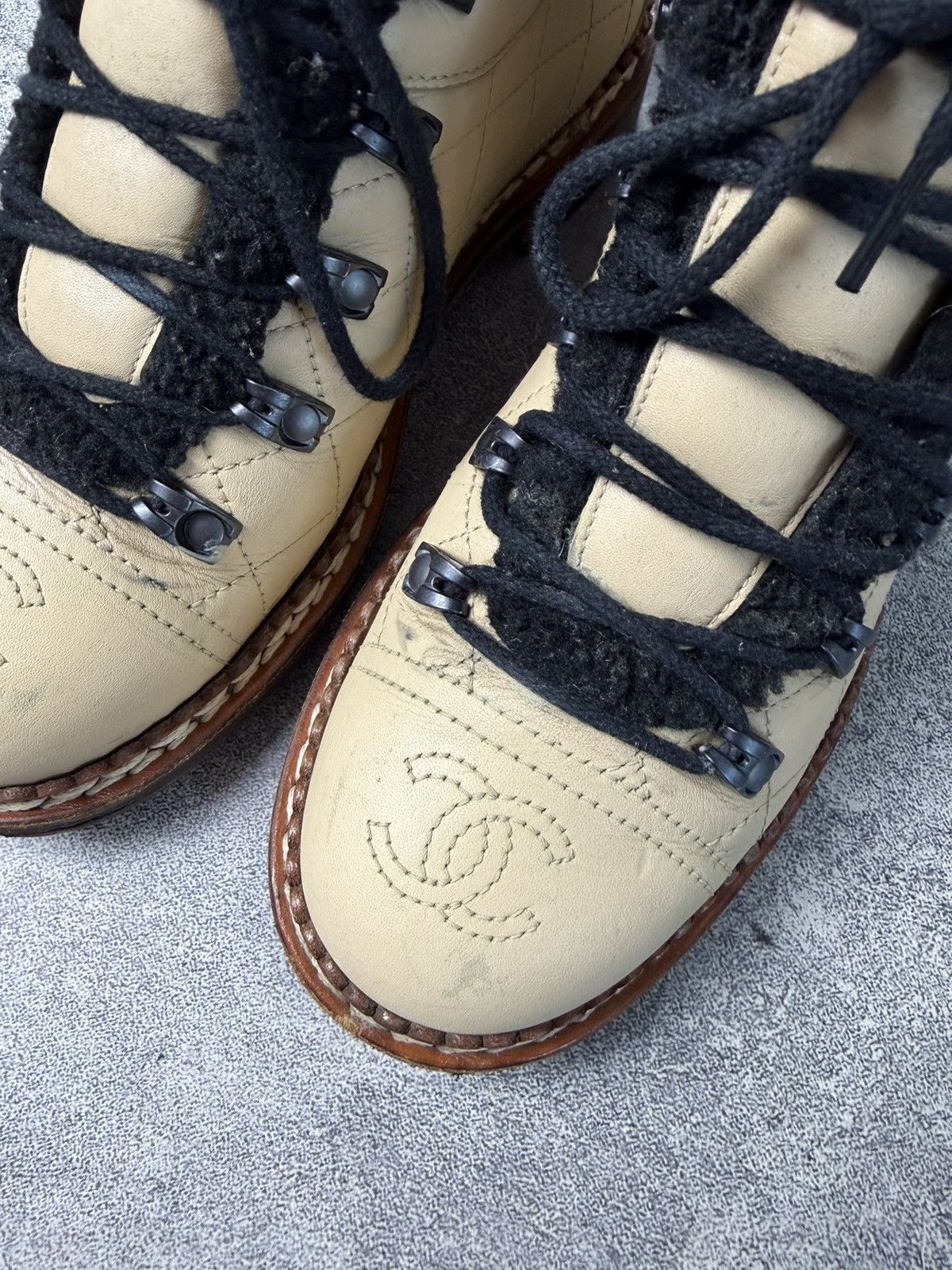 Chanel Chanel Cream Quilted Shearling Boots Size US 8.5 / IT 38.5 - 7 Thumbnail