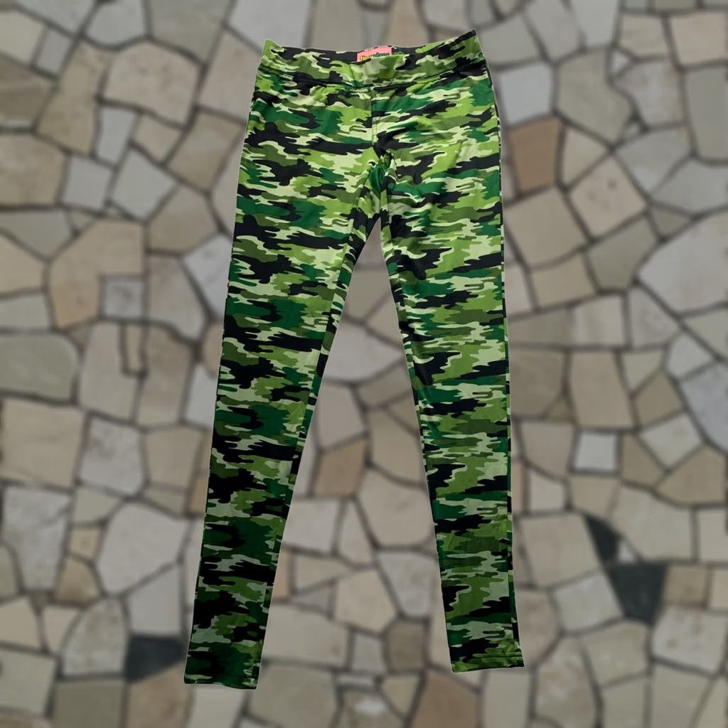 Vintage Womens Leggings Camouflage Print Small Green Polyester Spandex Tipsyelves Ankle Full-length Size 28" / US 6 / IT 42 - 1 Thumbnail