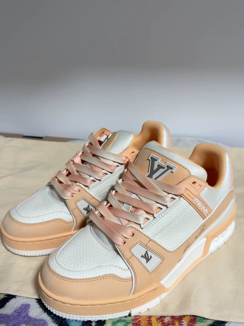 Louis Vuitton Louis Vuitton Trainer Round Toe Lace-up Side LOgo Low Top Size US 5.5 / IT 35.5 - 7 Thumbnail