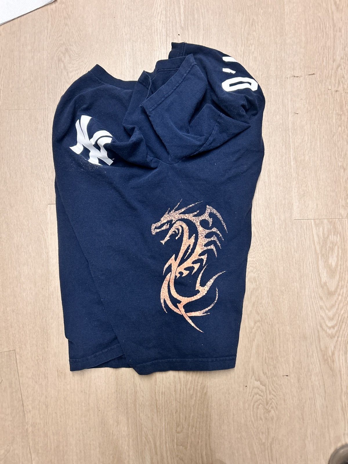 Majestic Hand bleached y2k tribal dragon Yankees tee Size US XL / EU 56 / 4 - 6 Thumbnail