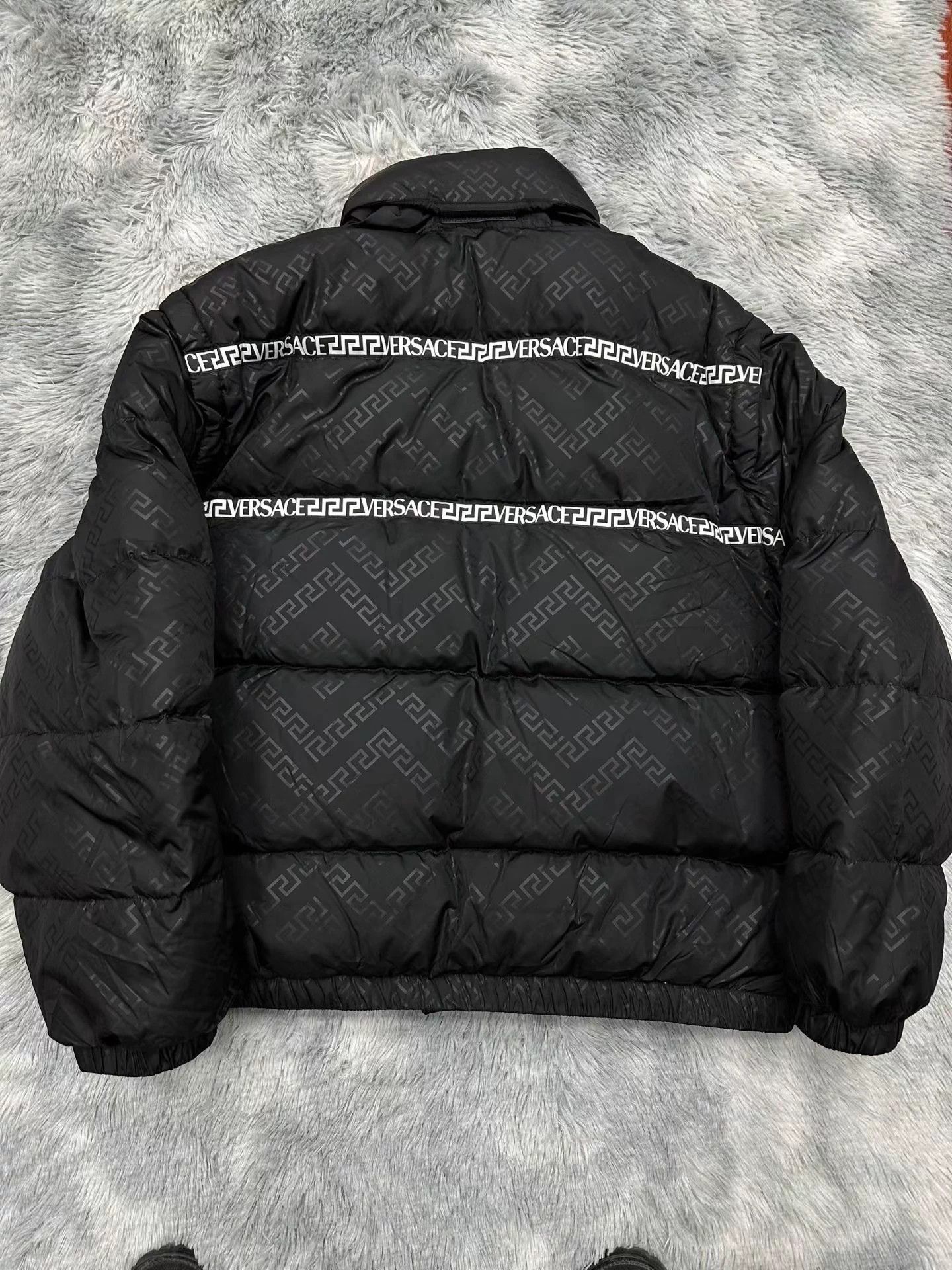 Versace Versace All-Over Logo Puffer Removable Vest Size 62 Size US XXL / EU 58 / 5 - 2 Thumbnail