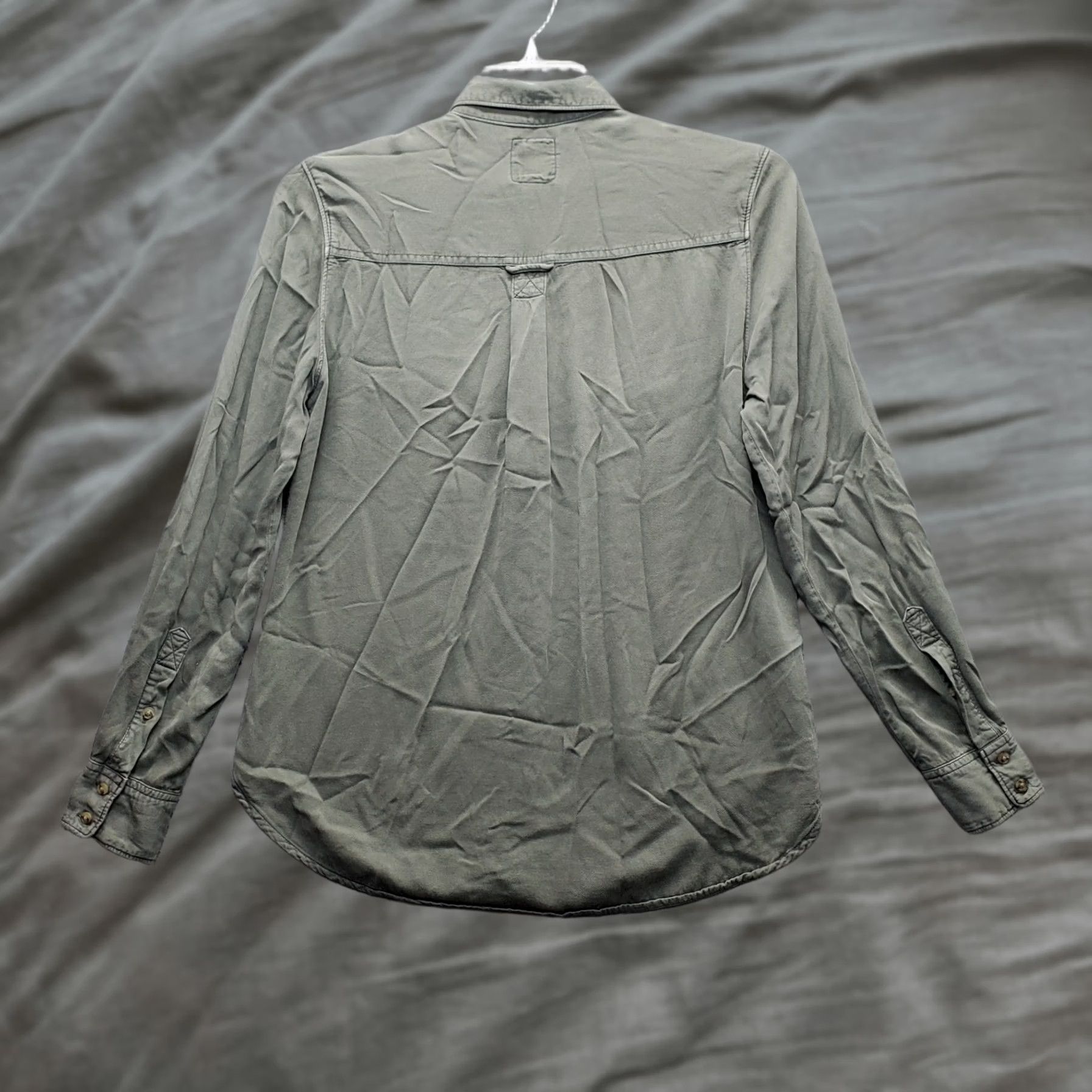 American Eagle Outfitters American Eagle Outfitters Button-Up Womens Size S Green 100% Viscose Collared Shirt Size S / US 4 / IT 40 - 1 Thumbnail