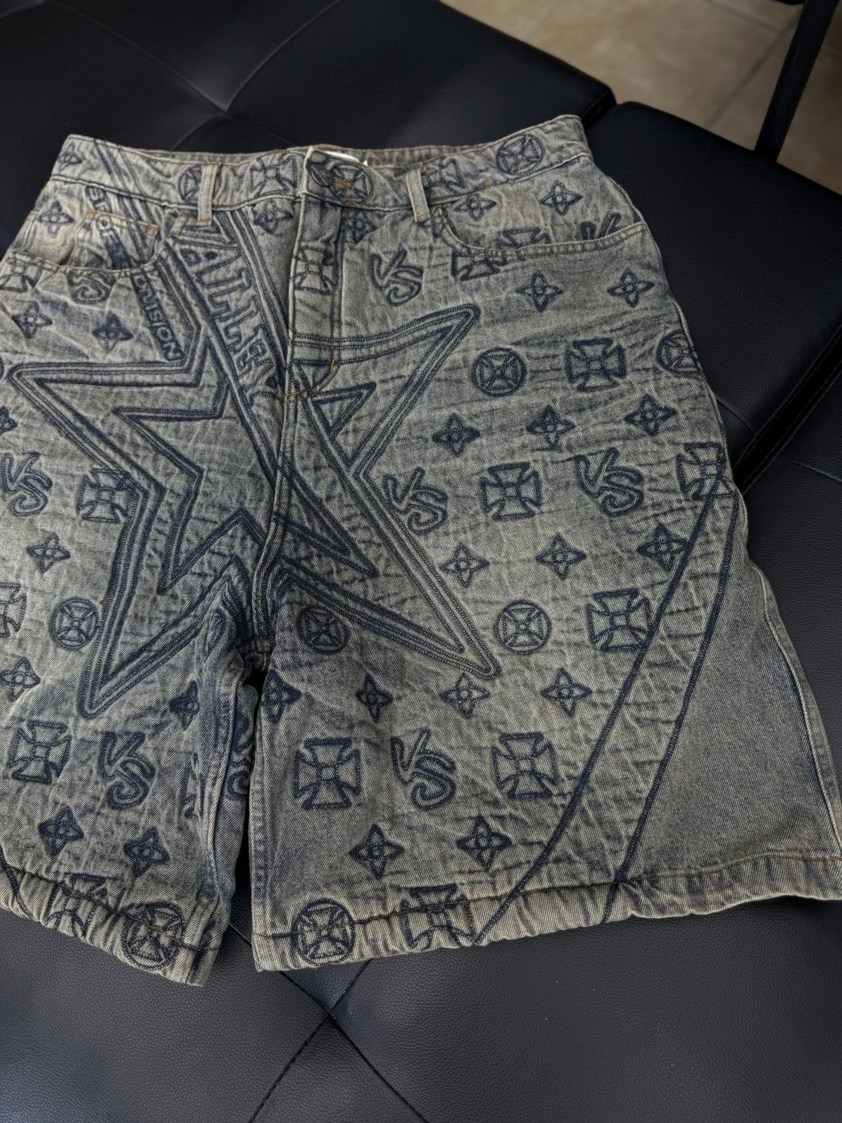 Vale Vale Valley Denim Embroidery Shorts Size 34 (NEW) Size US 34 / EU 50 - 6 Thumbnail